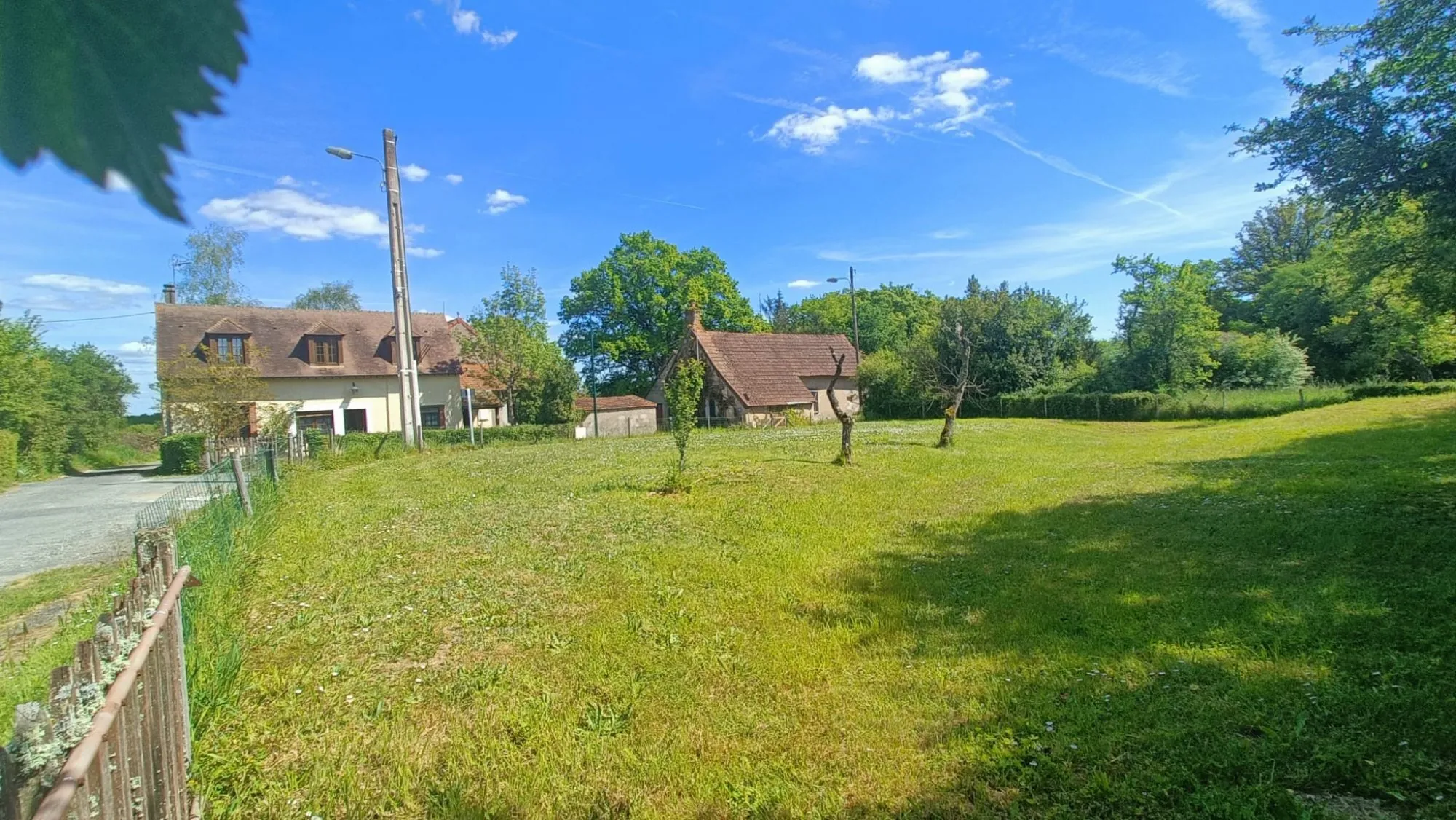 Ensemble immobilier à rénover avec grand terrain à Belleville-sur-Loire