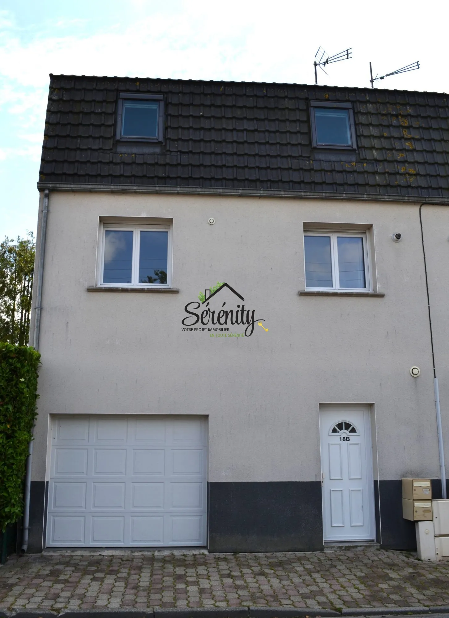 Façade avant Maison récente avec studio indépendant à Cambrai – 108 m², garage, jardin, rentabilité élevée