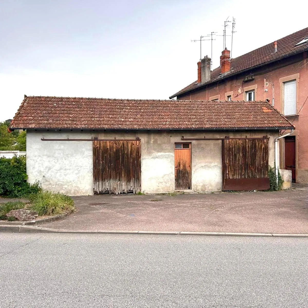 Bâtiment à rénover de 45 m² avec potentiel à Cours, 69470