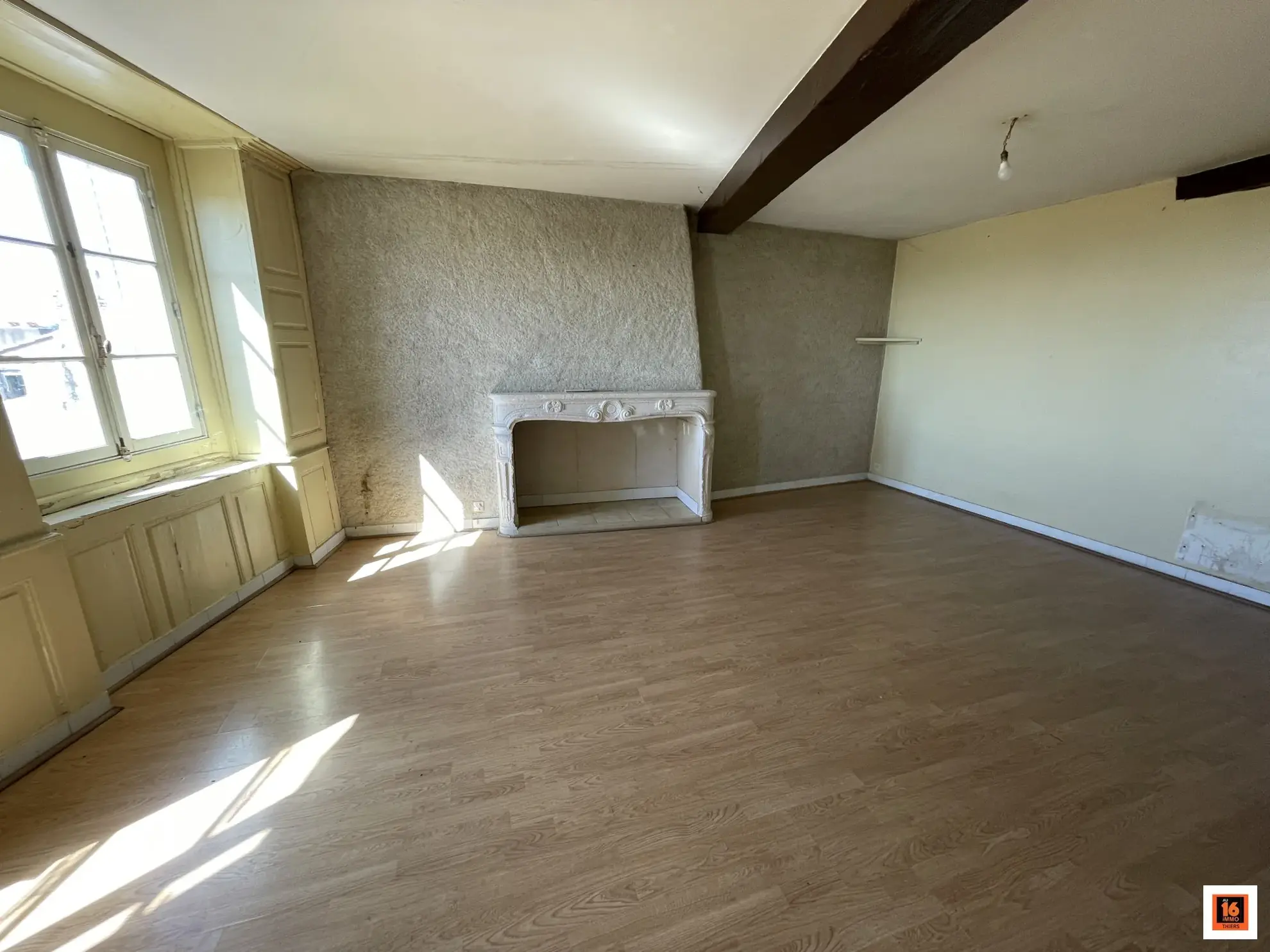 Immeuble de caractère à Thiers avec vue imprenable sur la chaîne des Puys