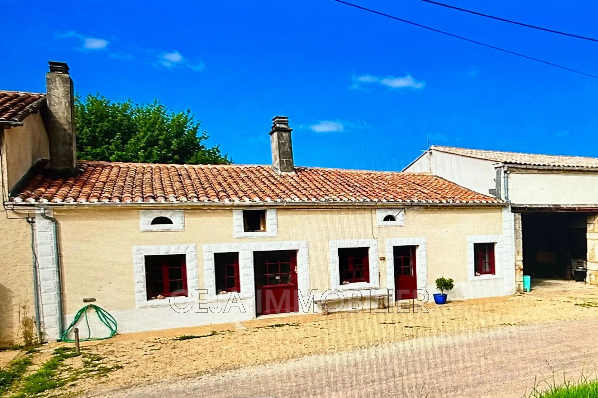 Maison en pierre avec terrain en Dordogne - Vue campagne, potentiel d'aménagement