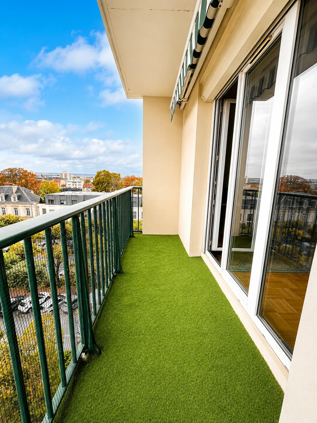 Appartement rénové avec balcon et vue dégagée à Reims – Investissement locatif sécurisé