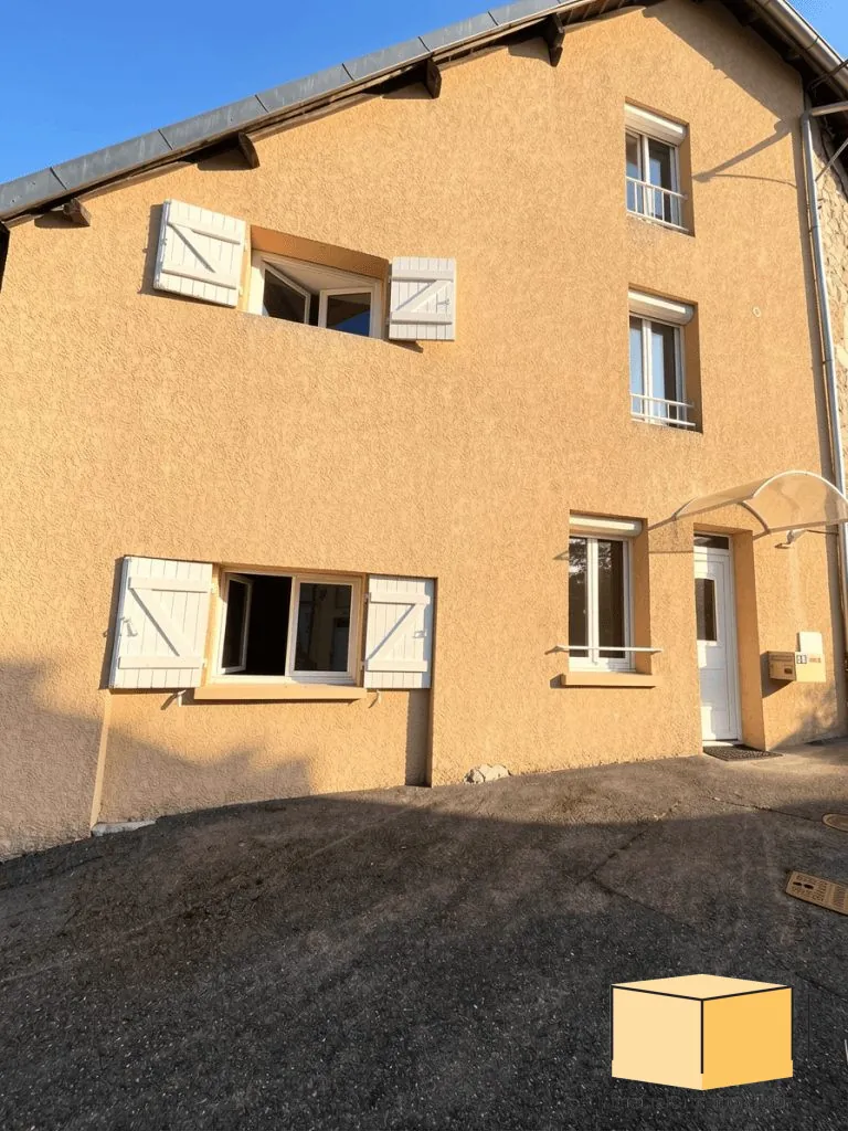 Maison de ville rénovée à Belley, 71 m², 3 chambres, parfait état