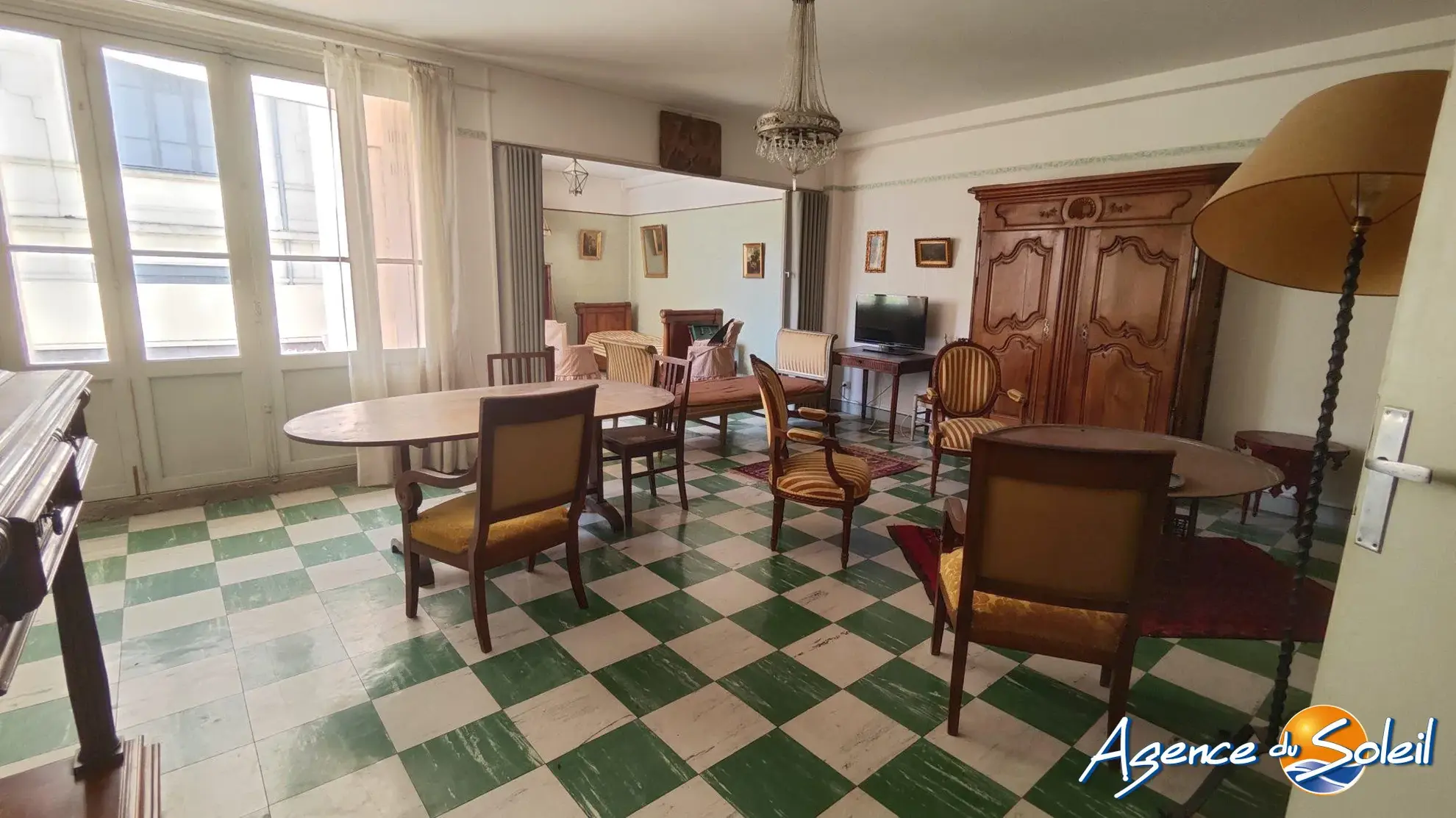 Appartement T5 avec terrasse à vendre en centre-ville de Béziers 