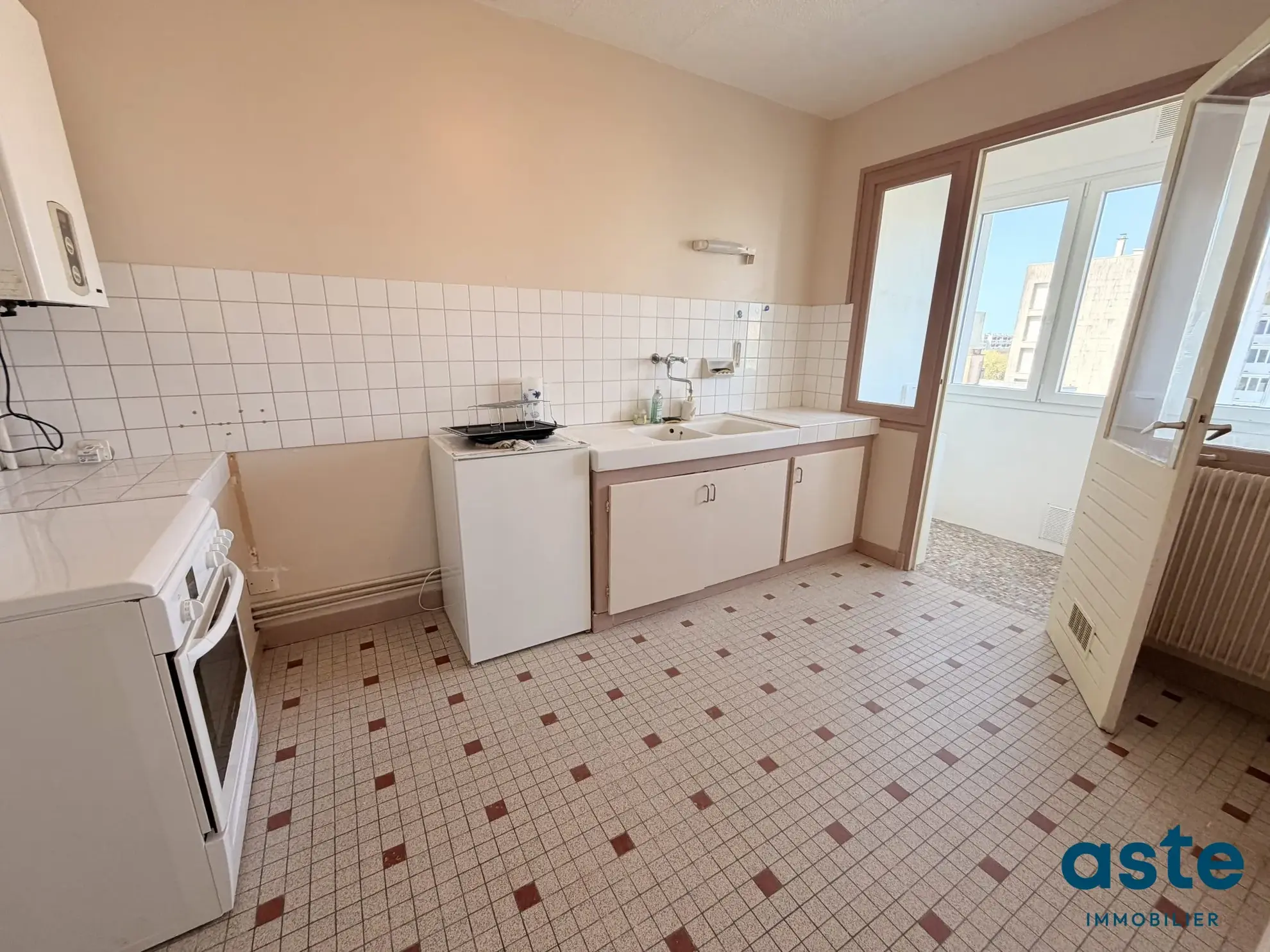 Achat appartement Brest, vente T3 Brest Bellevue, Rue Duc d'Aumale, Kergoat, appartement 2 chambres, 6ème étage avec ascenseur, balcon vue dégagée, salle d'eau neuve, proche facs UBO, investissement étudiant Brest Appartement T3 avec balcon et ascenseur à Brest Bellevue