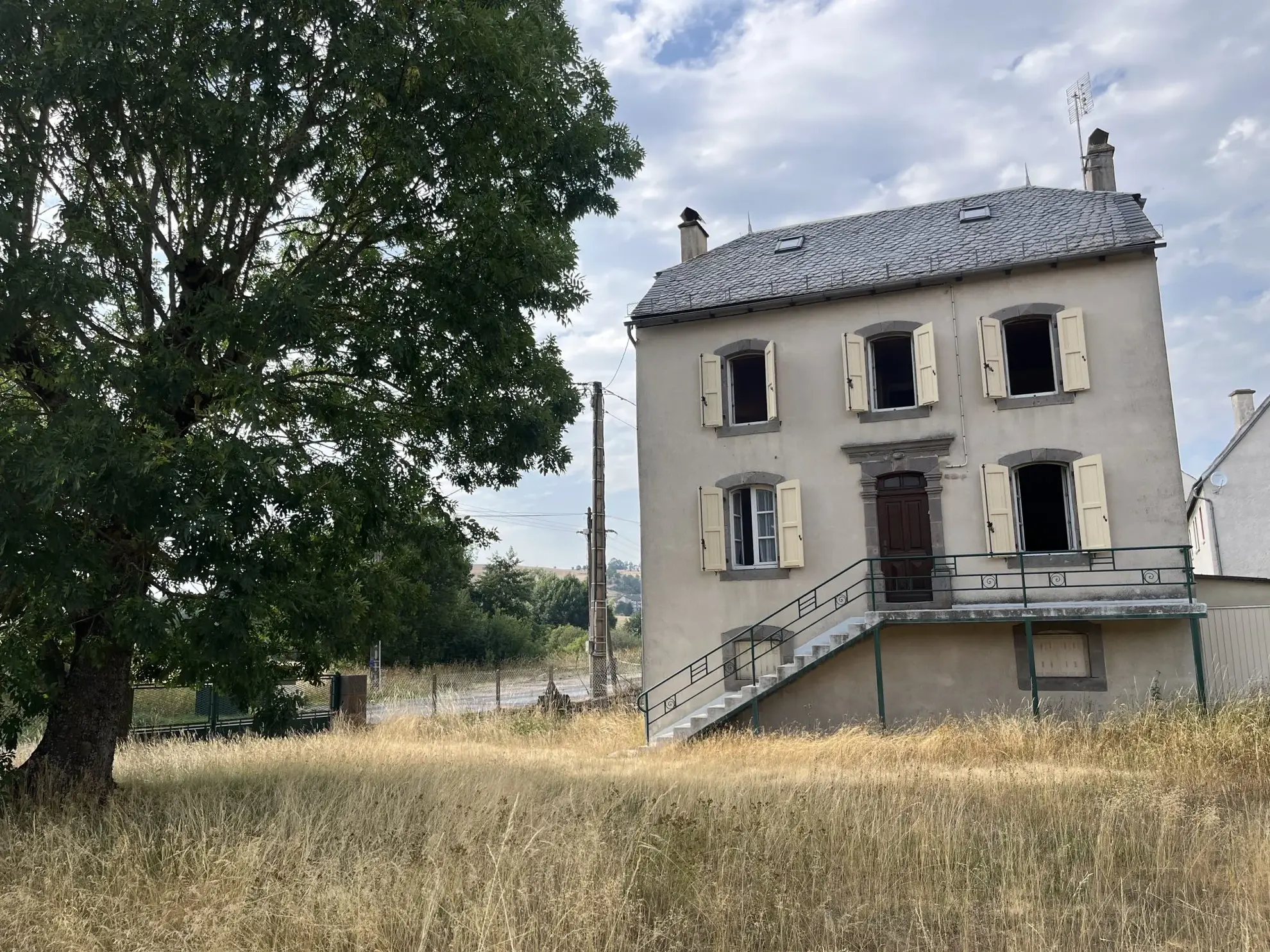 Maison ancienne de 90 m² avec terrain de 940 m² à Allanche, au cœur du Cézallier