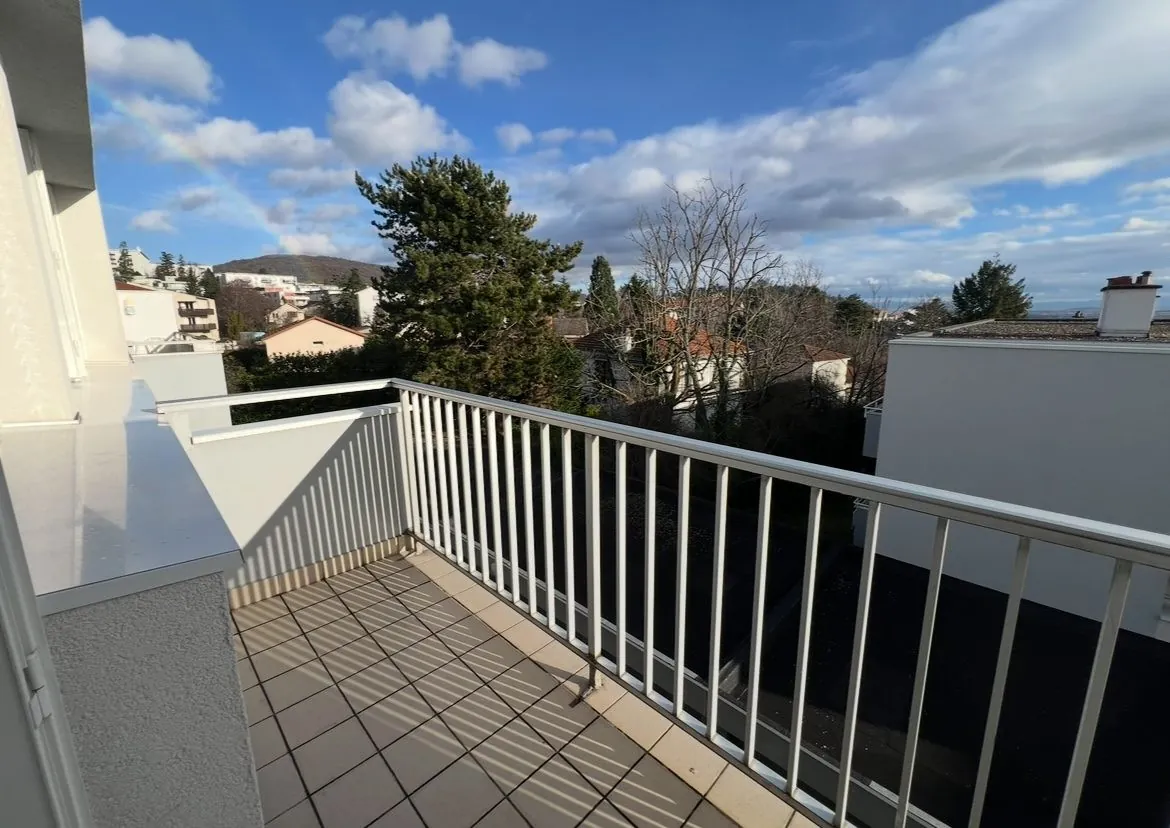 À vendre appartement T2 à Chamalières, proche des commerces avec garage et cave