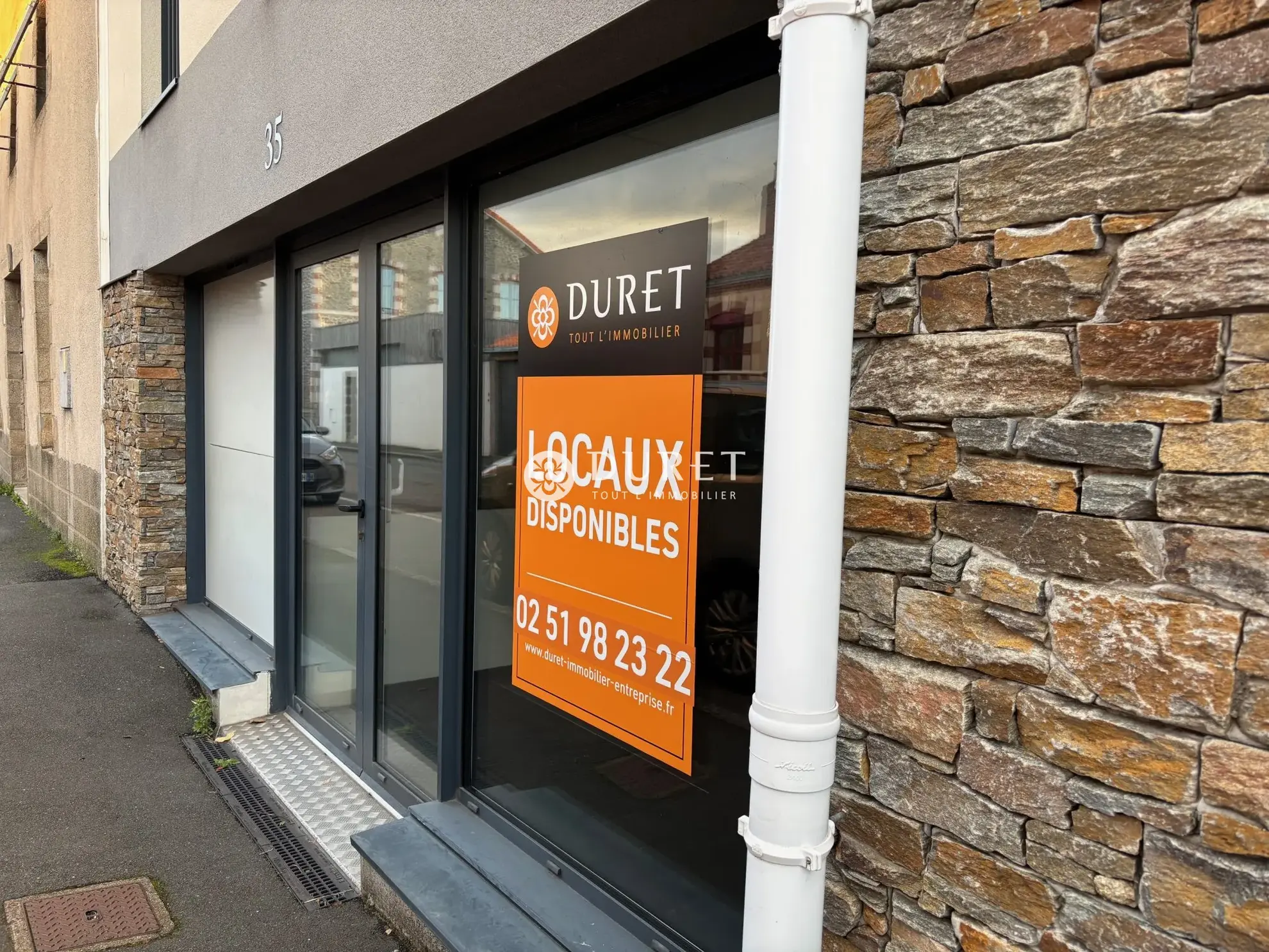 Bureaux à vendre à Clisson avec vitrine – 117 m², parking privé et accessibilité PMR