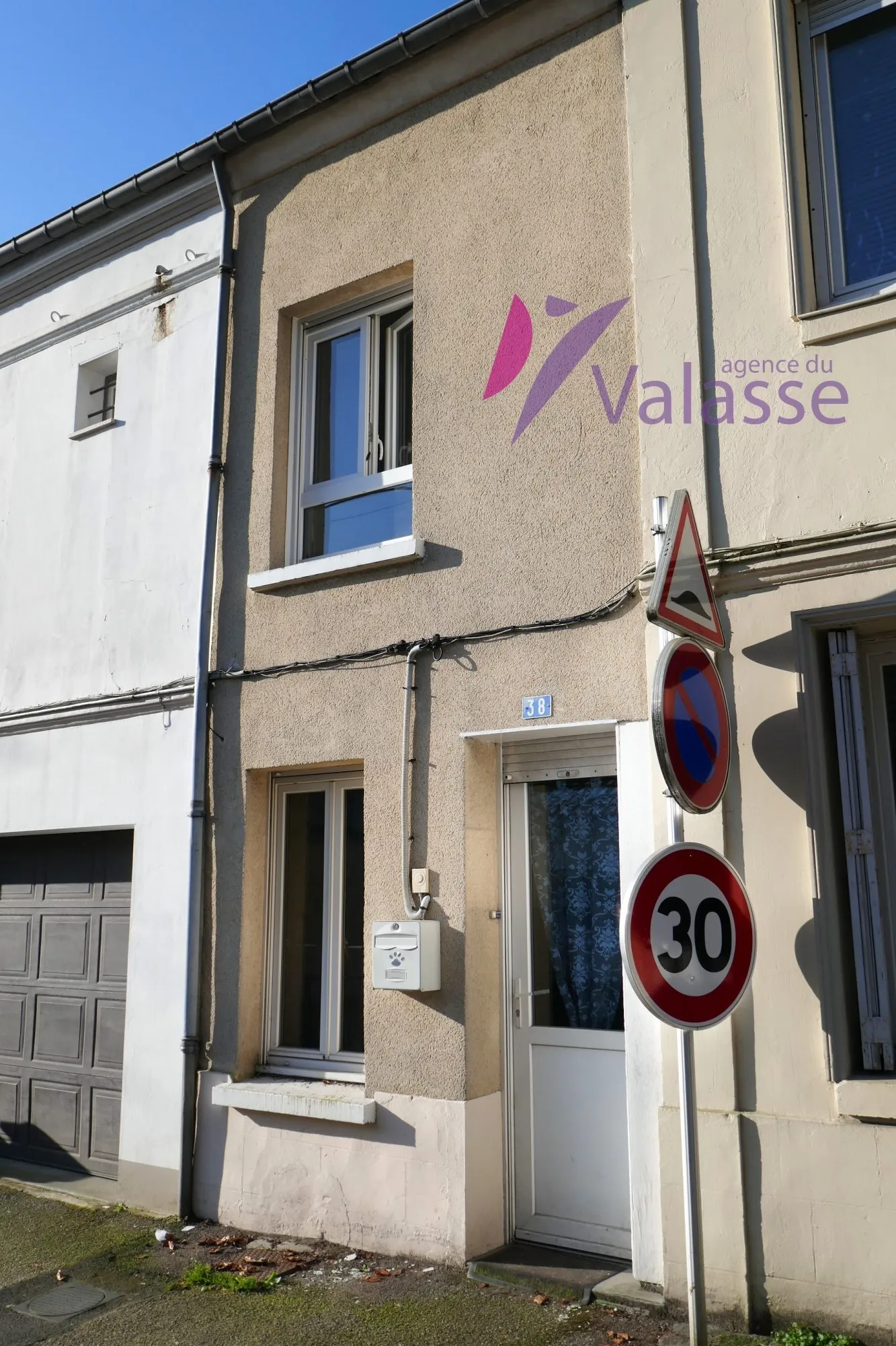 Maison jumelée en excellent état avec cour à Bolbec - Idéal premier achat ou investissement