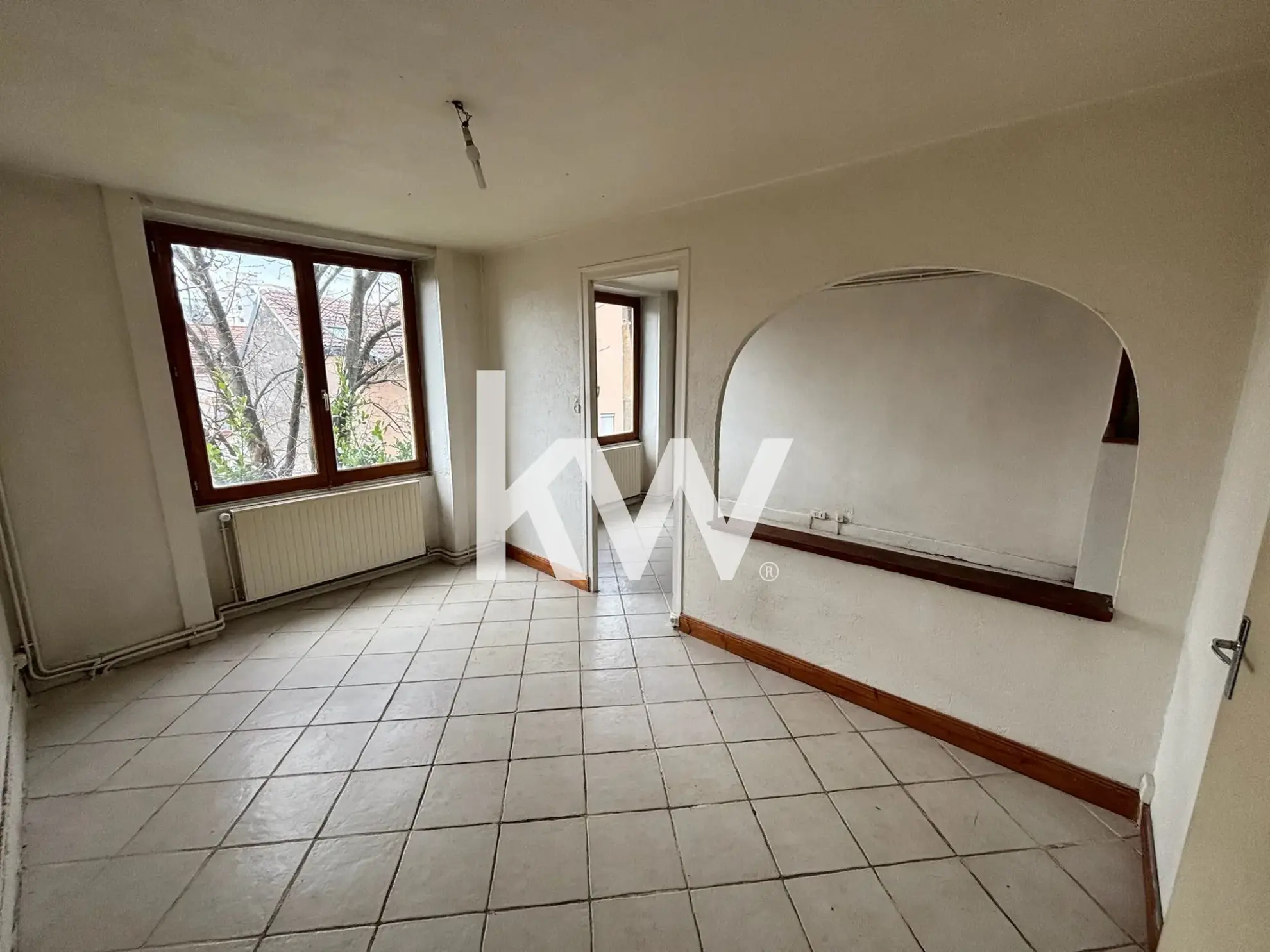 Bel appartement T3 à rénover avec deux garages à Saint-Étienne