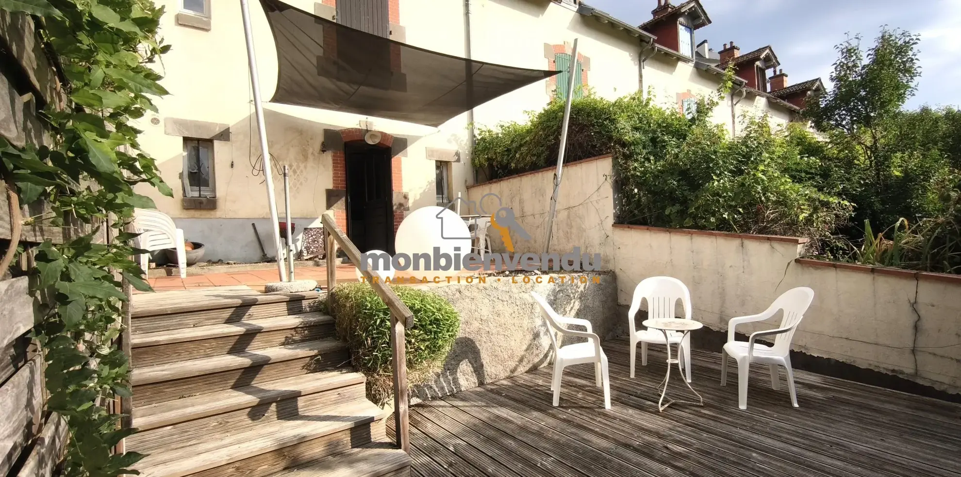Charmante maison de ville en pierre avec jardin et garage à Aurillac