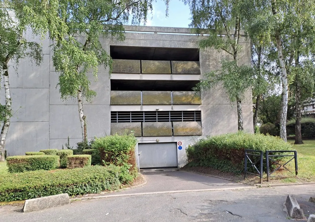 Parking sécurisé 12 m² à Évry-Courcouronnes - Stationnement facile et sécurisé