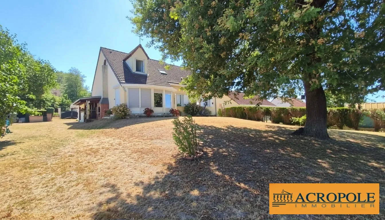 Maison à vendre à Vierzon de 165 m² avec jardin et garage