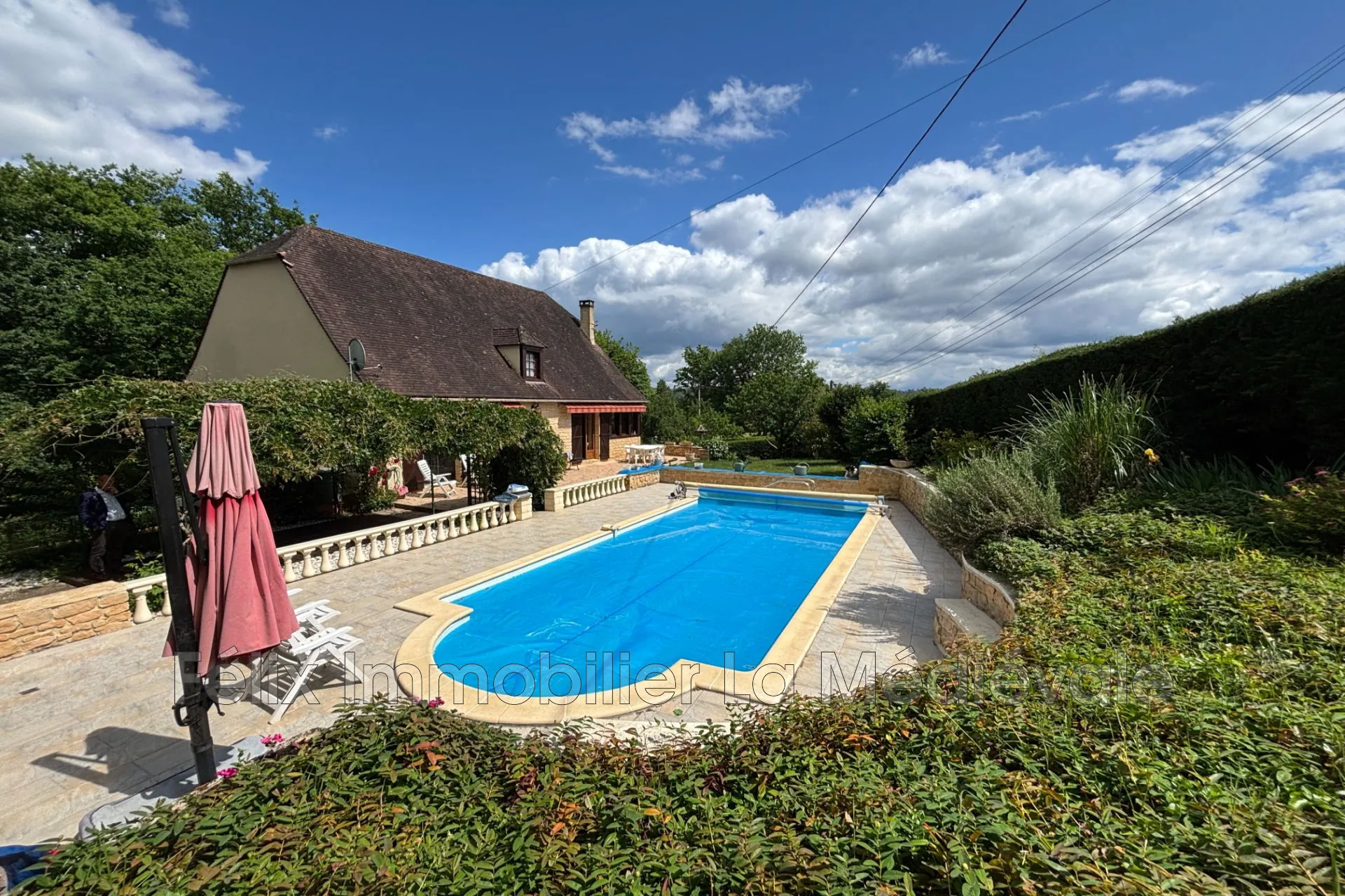 Maison lumineuse avec piscine et grand extérieur à Carsac-Aillac