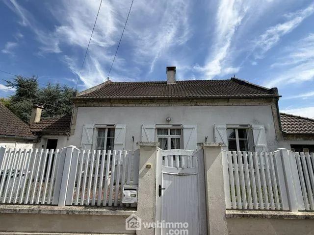 Maison ancienne de 88 m² à Noyon avec grand terrain et dépendances