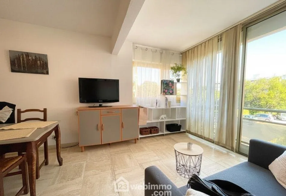 Charmant appartement de 26 m² avec parking à Sainte-Maxime proche mer