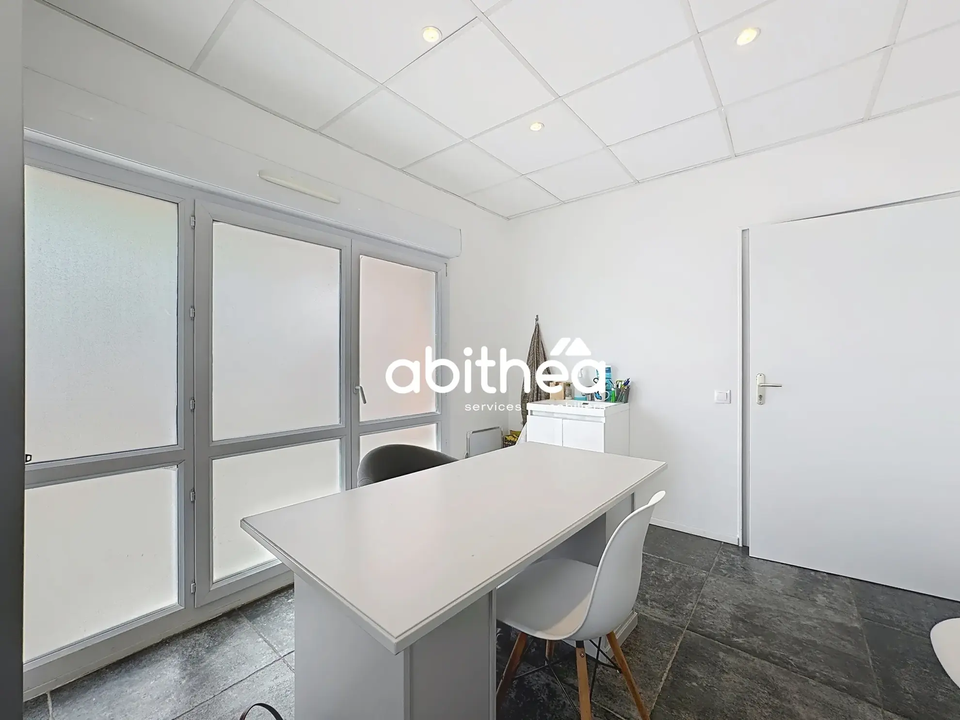 Local Professionnel de 86 m² à Rouvroy, Centre-Ville, idéal investisseur ou professionnel
