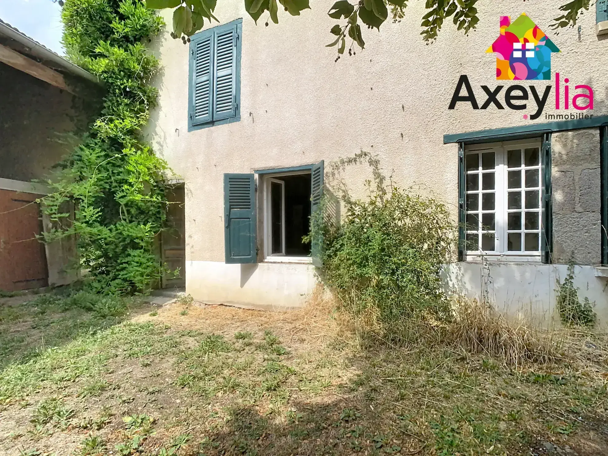 Maison de village à Panissières à rénover avec jardin – Opportunité d'investissement