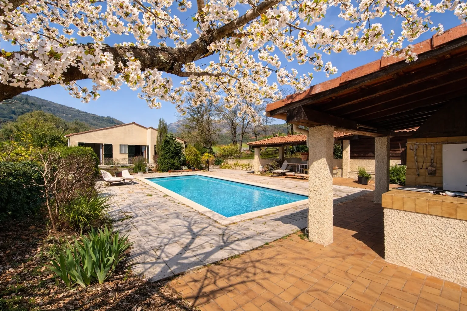 Villa de plain-pied avec piscine chauffée et vues panoramiques dans le Vallespir