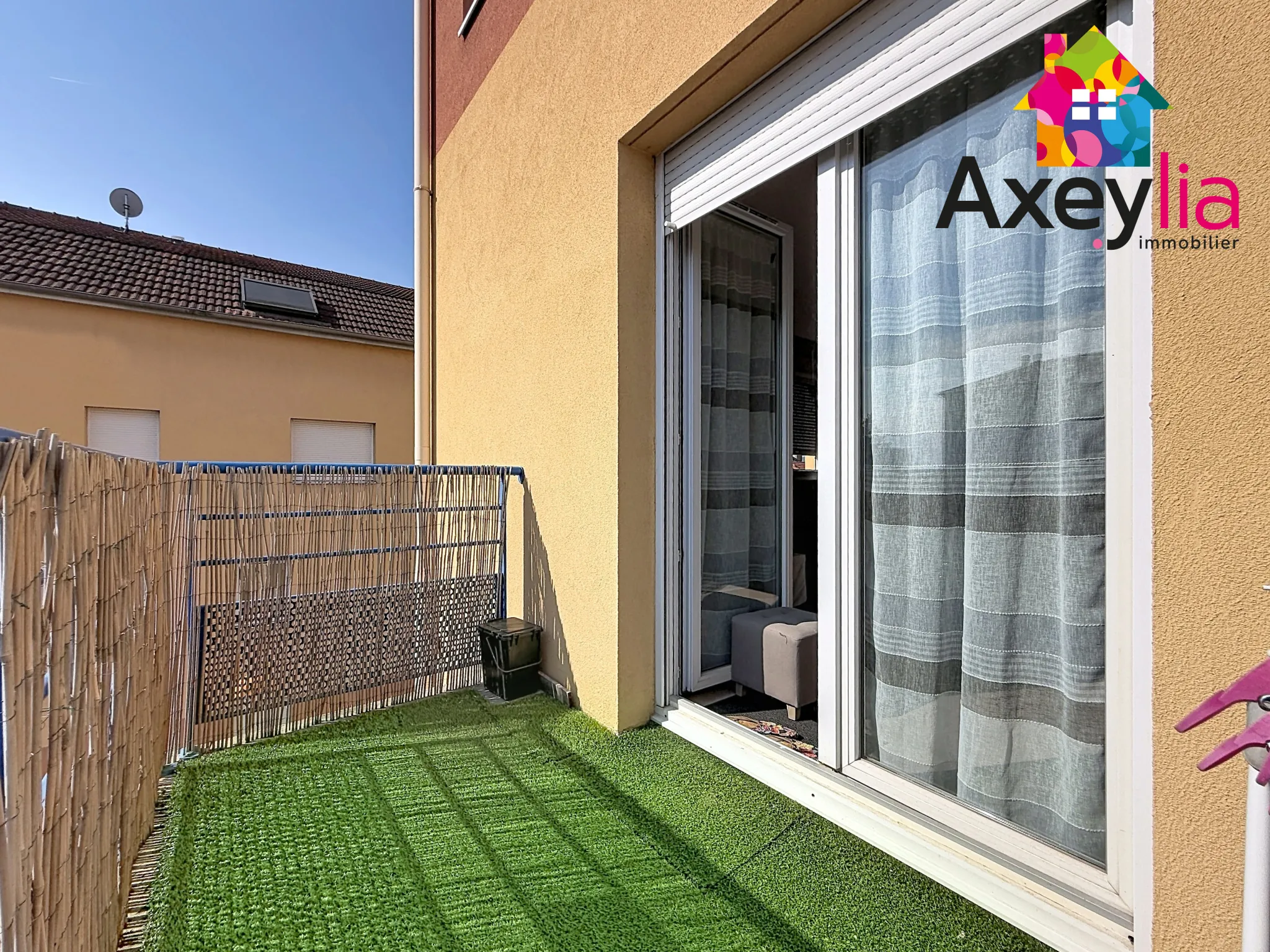 Appartement duplex T4 rénové avec terrasse et parking à Roanne
