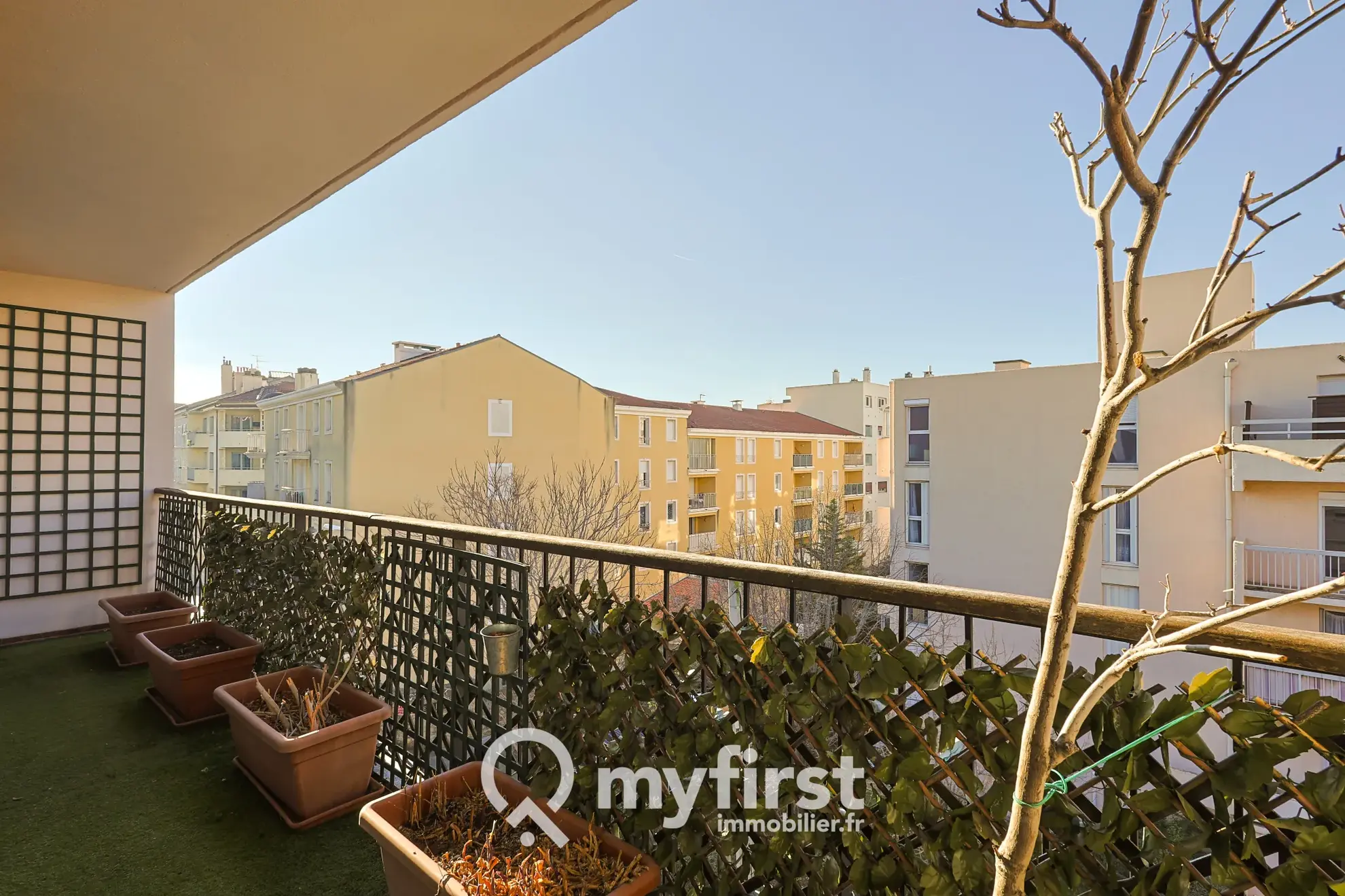 Appartement T2 avec terrasse, parking et cave à Toulon - Dernier étage
