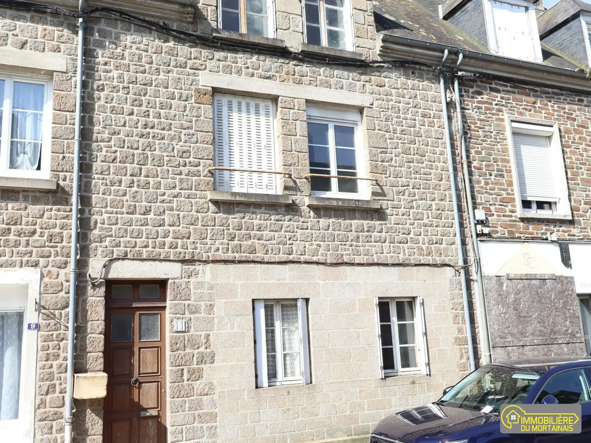 Maison mitoyenne de 118 m² à Sourdeval avec cour et potentiel de rénovation