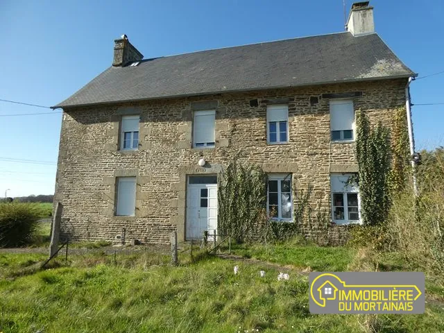 Maison en pierres à rénover avec grand terrain à Saint-Brice-de-Landelles