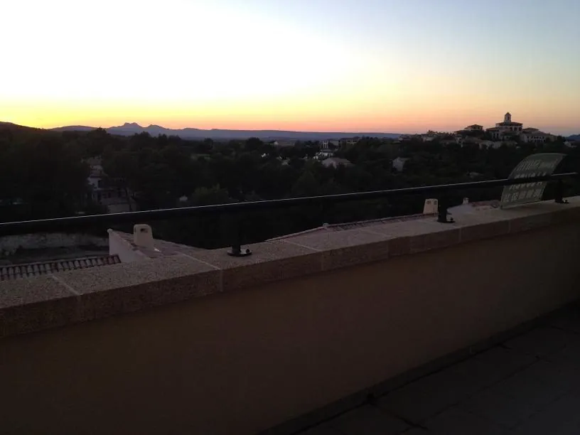 Appartement de luxe avec vue golf et Alpilles au Pont Royal