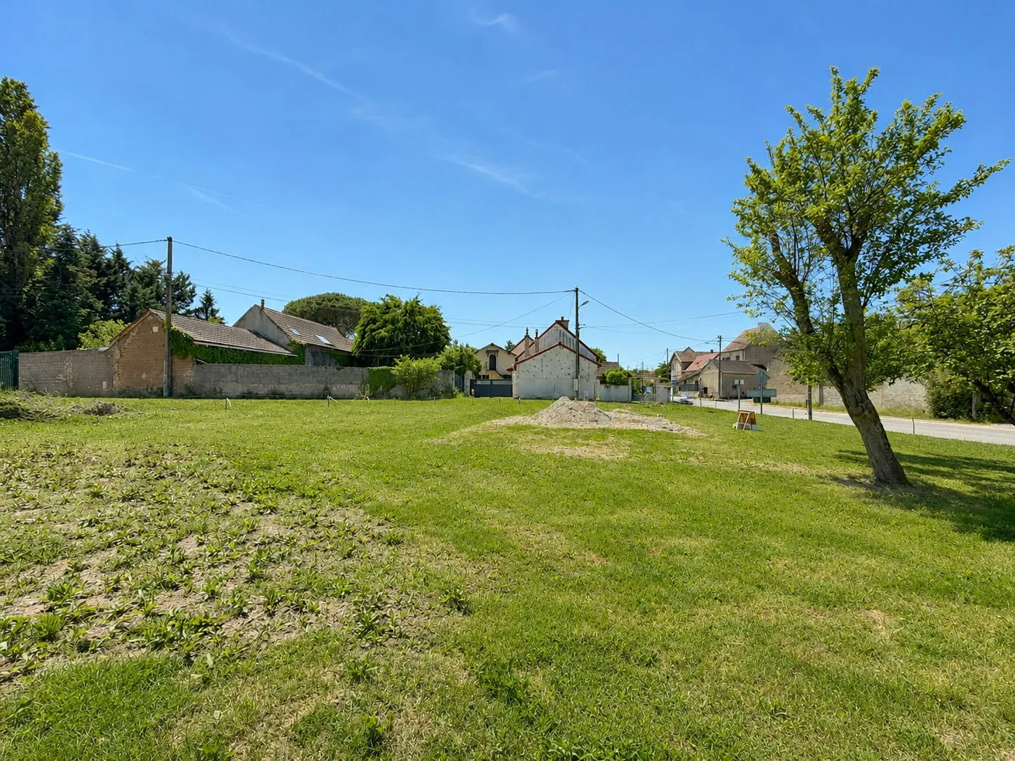Terrain constructible de 1387 m² à Bellerive-sur-Allier, idéal pour votre projet immobilier