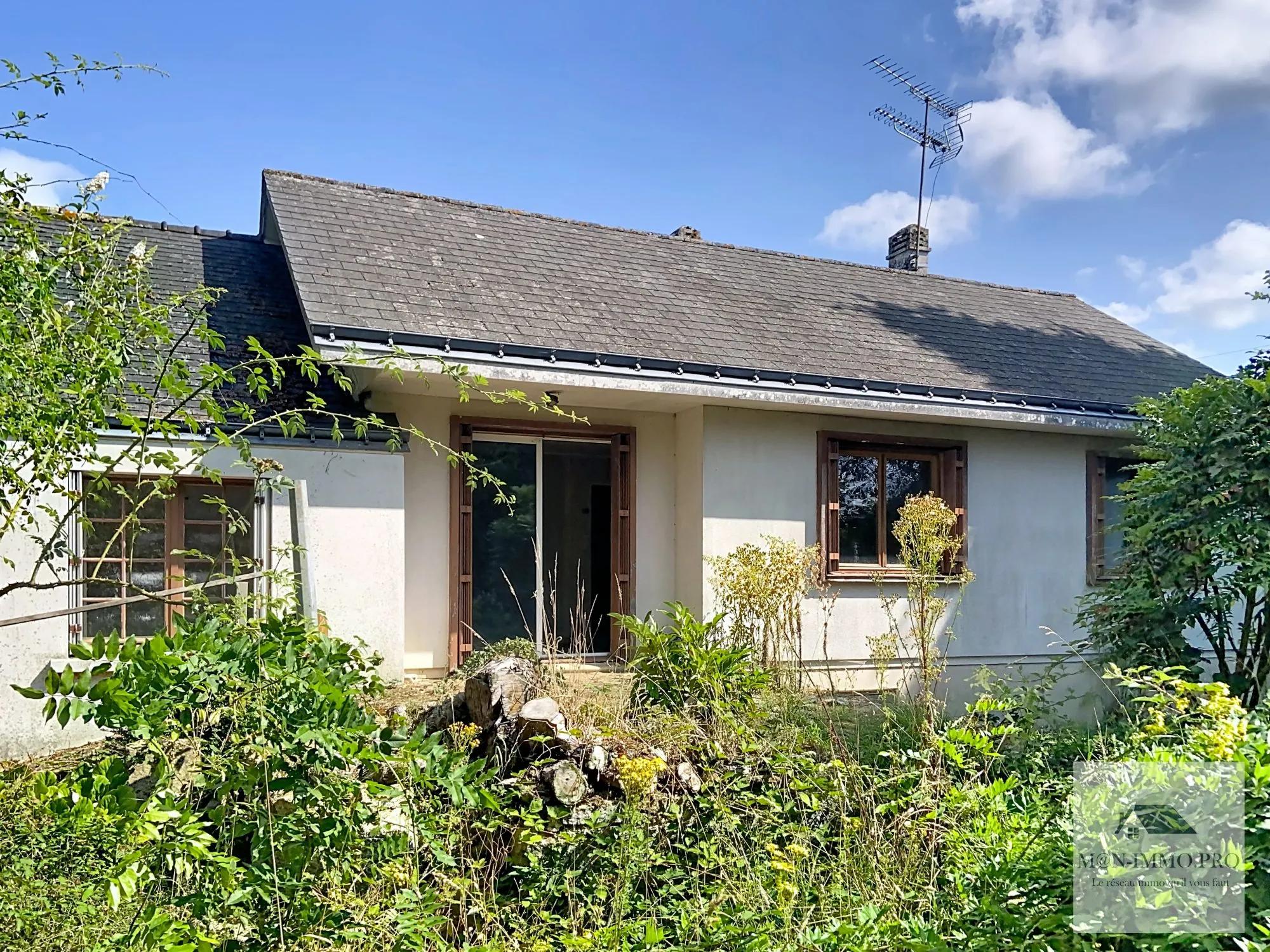Maison à vendre à Maen Roch, proche Fougères et Rennes avec potentiel de rénovation