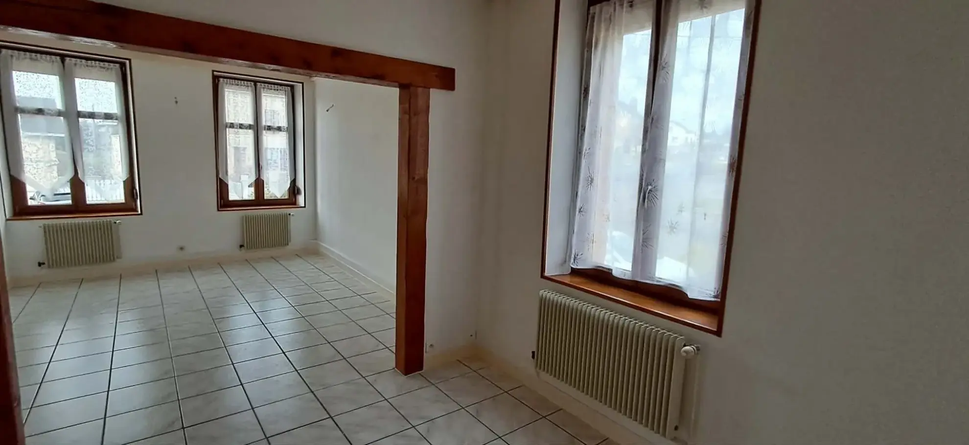 Maison à vendre à Vivier-au-Court de 131 m² avec potentiel d'aménagement et cour