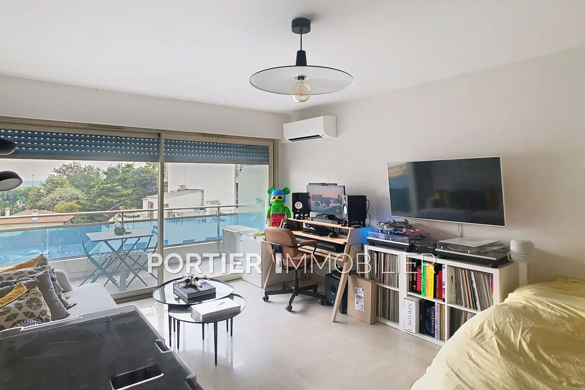 Charmant studio de 31 m² avec terrasse à Antibes - Centre-ville, parking, vue urbaine