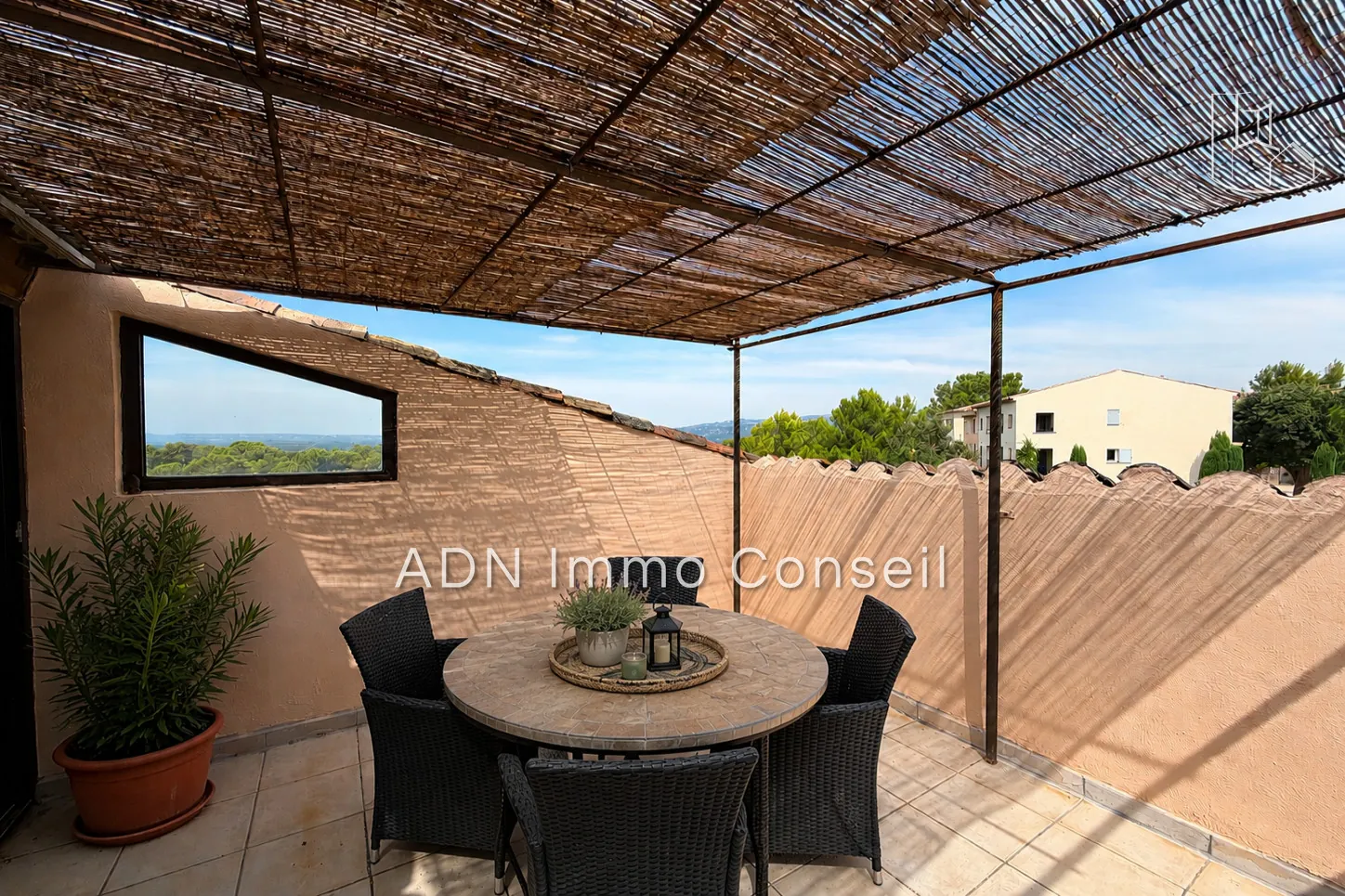 Appartement duplex 2 chambres avec piscine et vue panoramique à Pont Royal