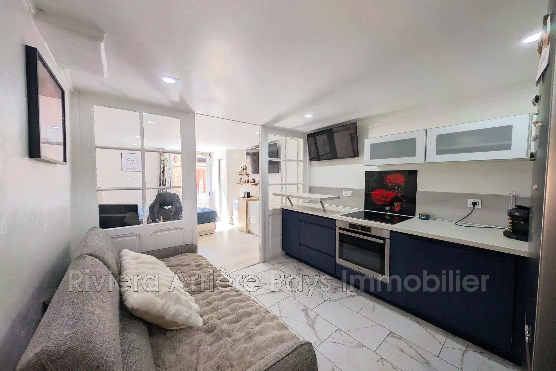 Studio rénové à vendre à Puget-Théniers, proche commodités