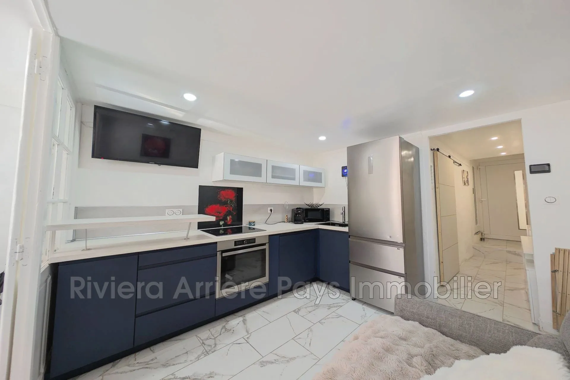 Studio rénové à vendre à Puget-Théniers, proche commodités 