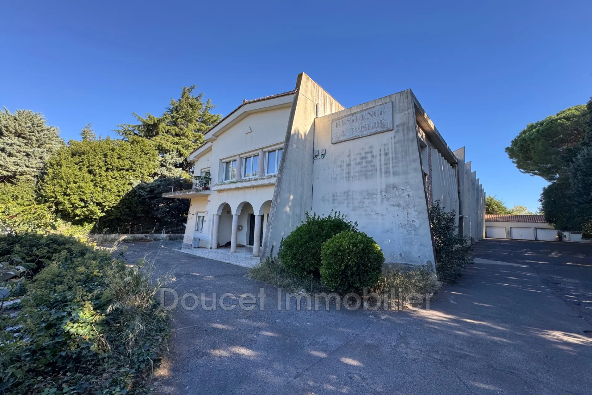 Vente appartement F4 de 150 m² avec cour et cave à Béziers