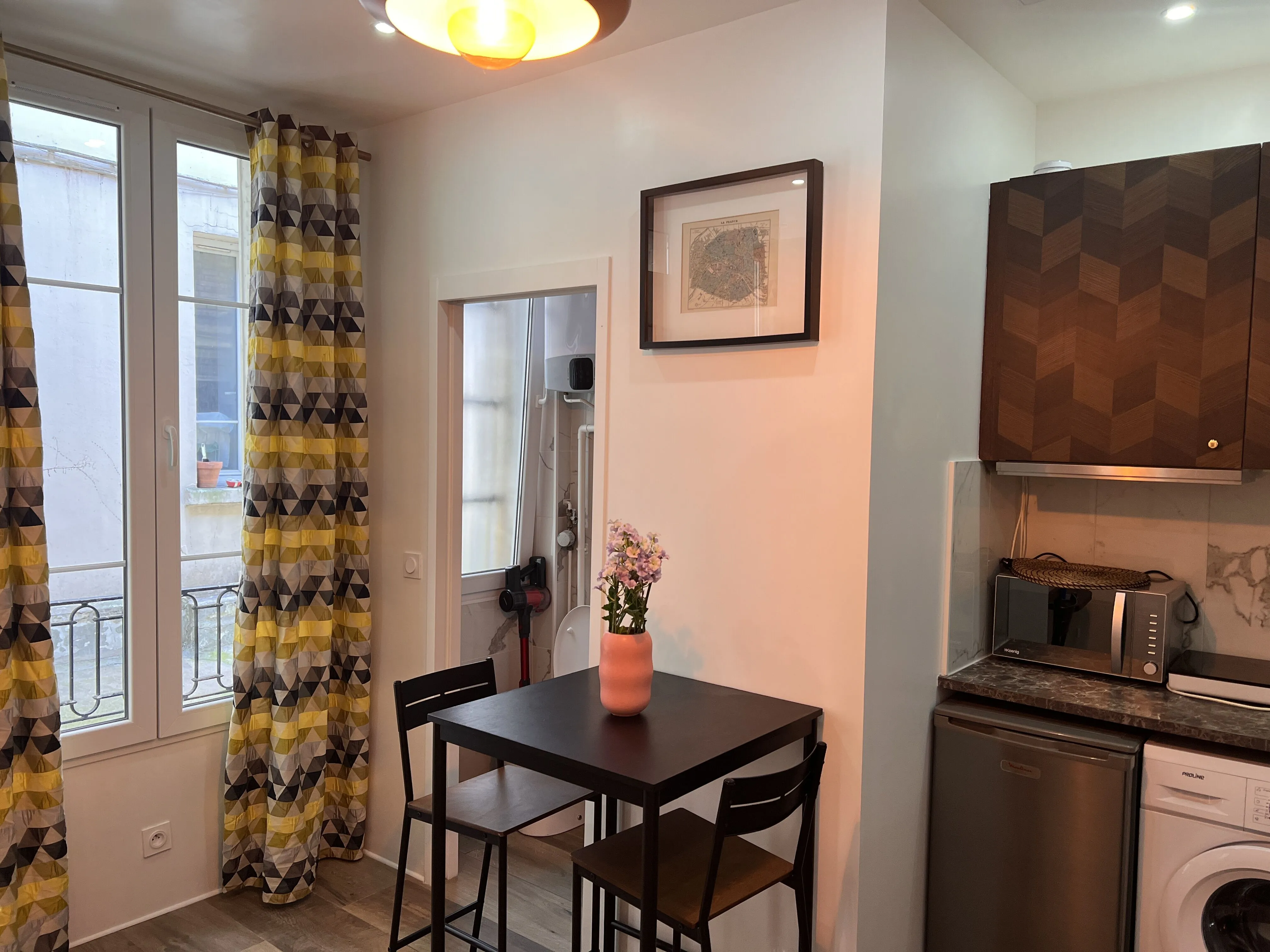 Studio rénové de 13,17 m² à vendre à Paris, proche Gambetta