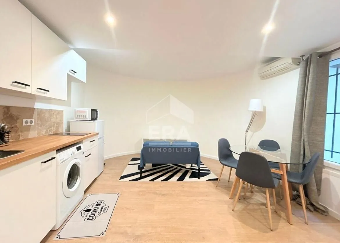 Très beau studio renové avec cour privative à Pertuis 