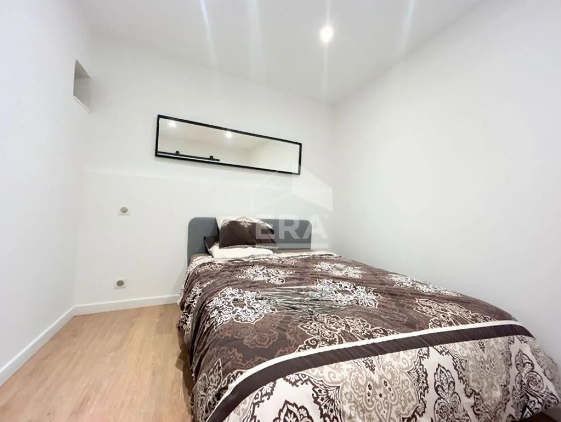 Très beau studio renové avec cour privative à Pertuis 