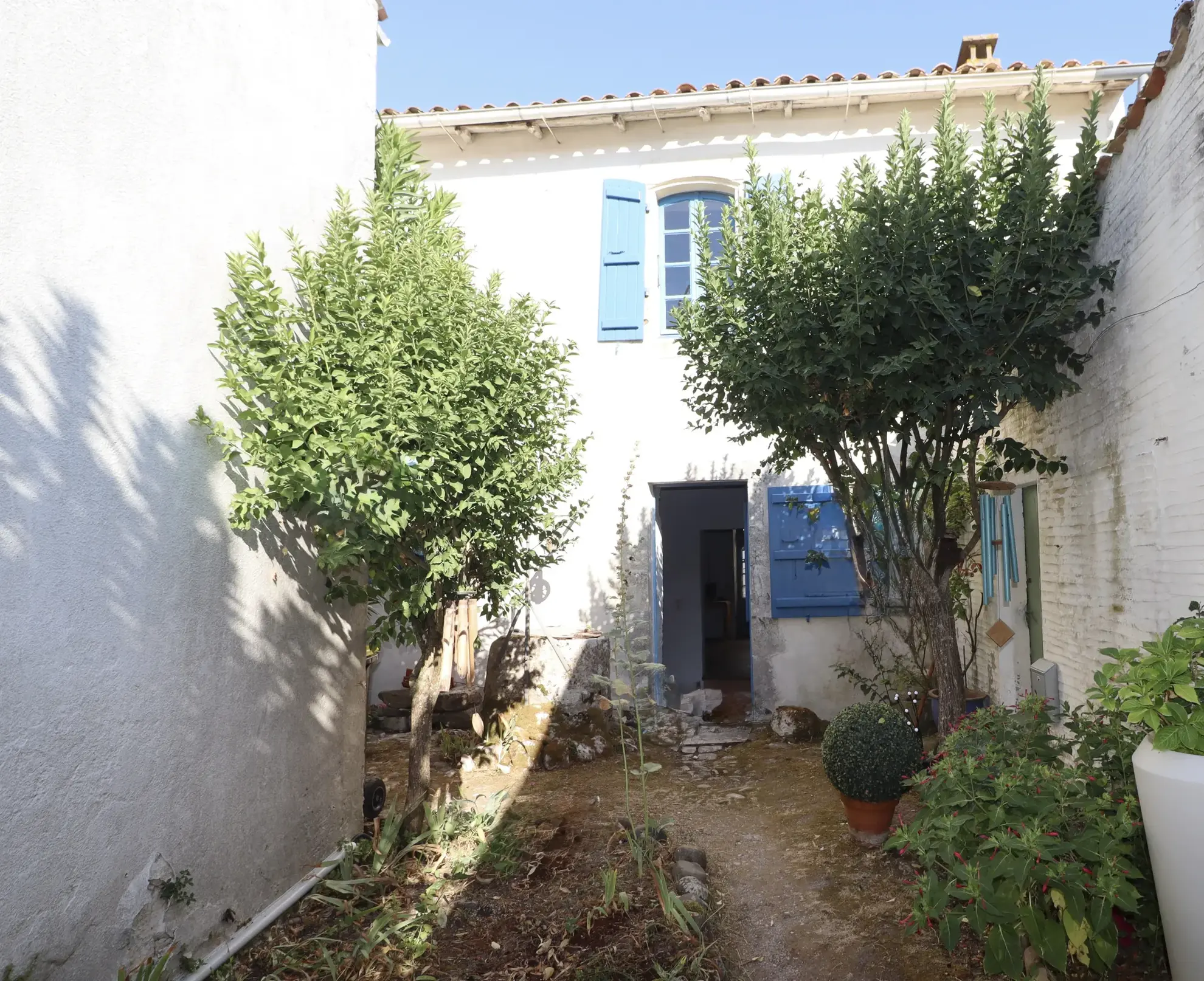 Charmant ensemble de deux maisons en pierre à Talmont-sur-Gironde