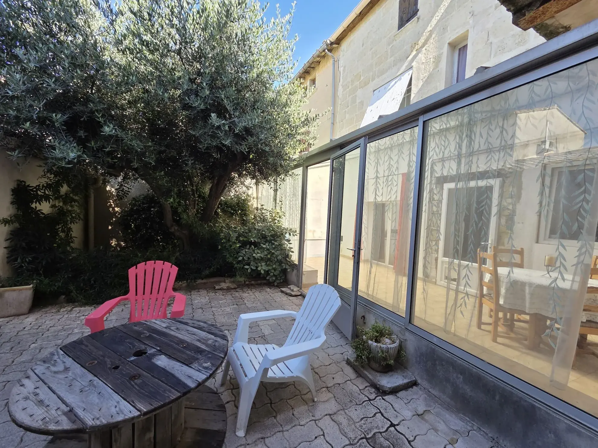 Maison rénovée de 170 m2 au Cailar avec cour, garage et potentiel d’agrandissement