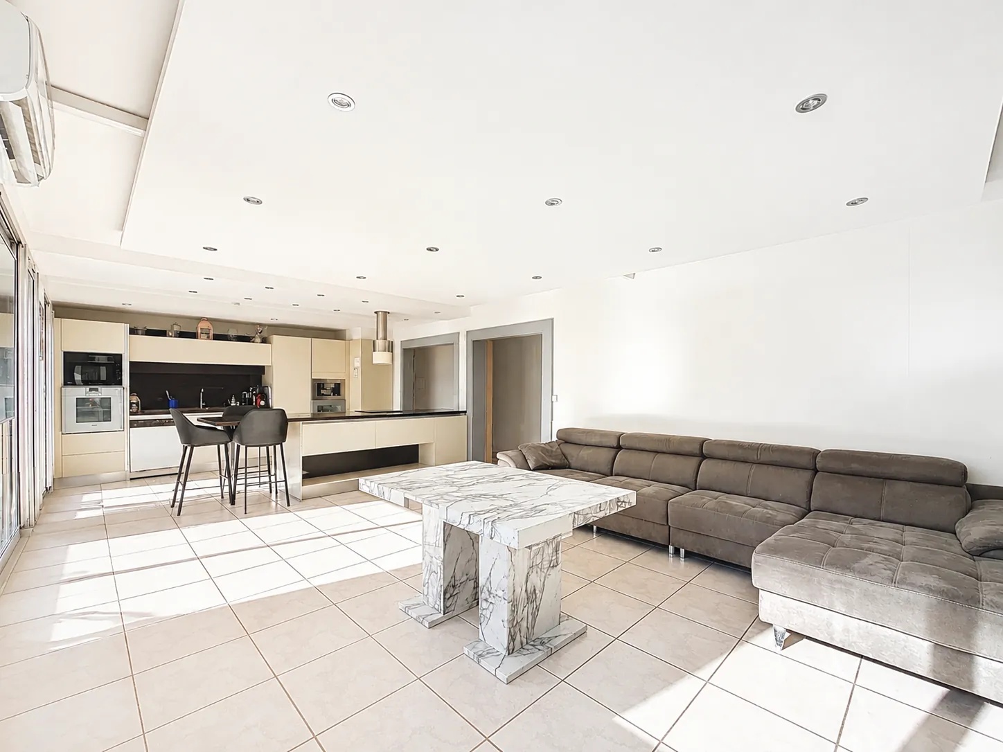 Appartement T4 de 95 m² avec balcon et climatisation à Decines-Charpieu