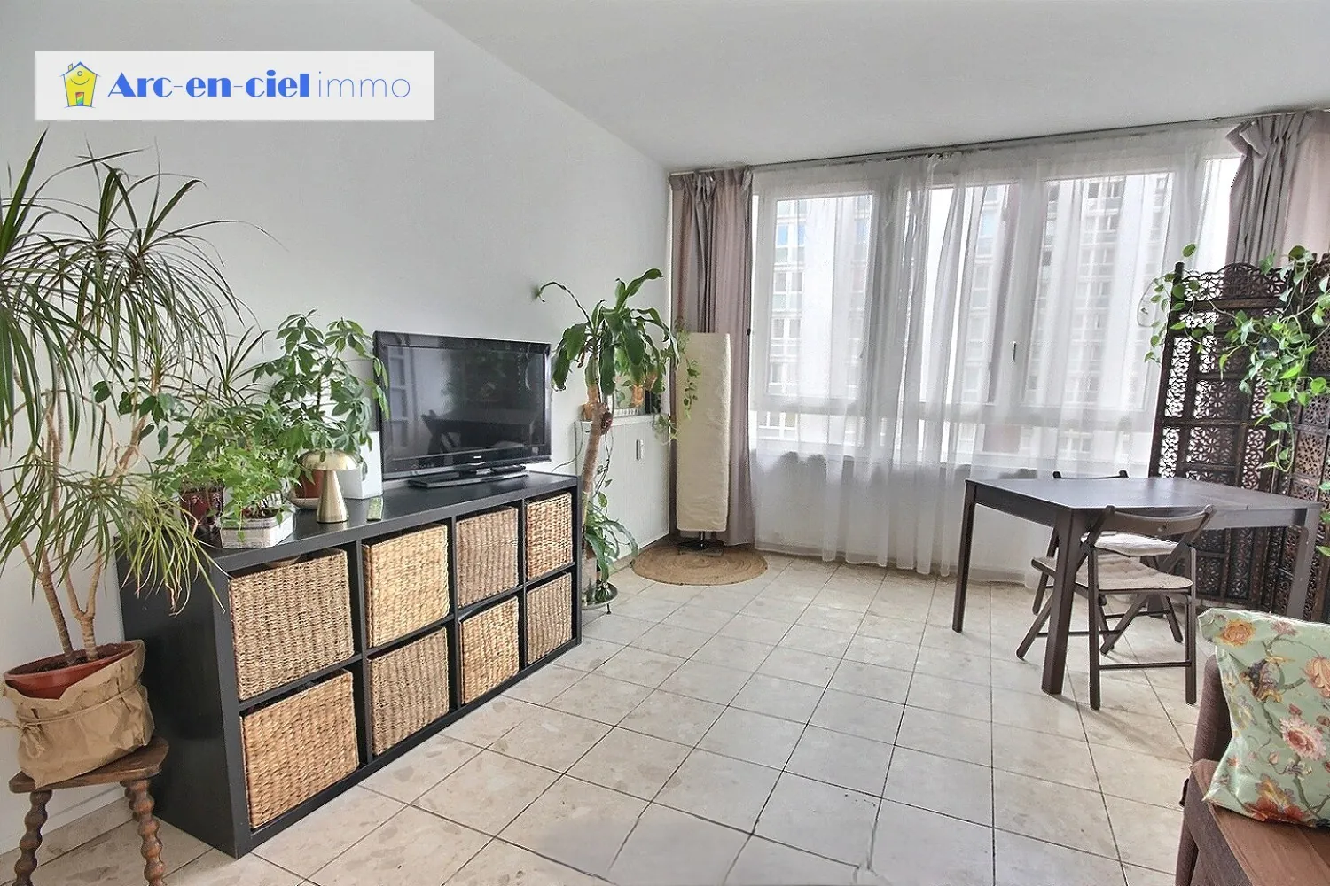 Appartement 4 pièces rénové avec cave et parking à Aubervilliers 