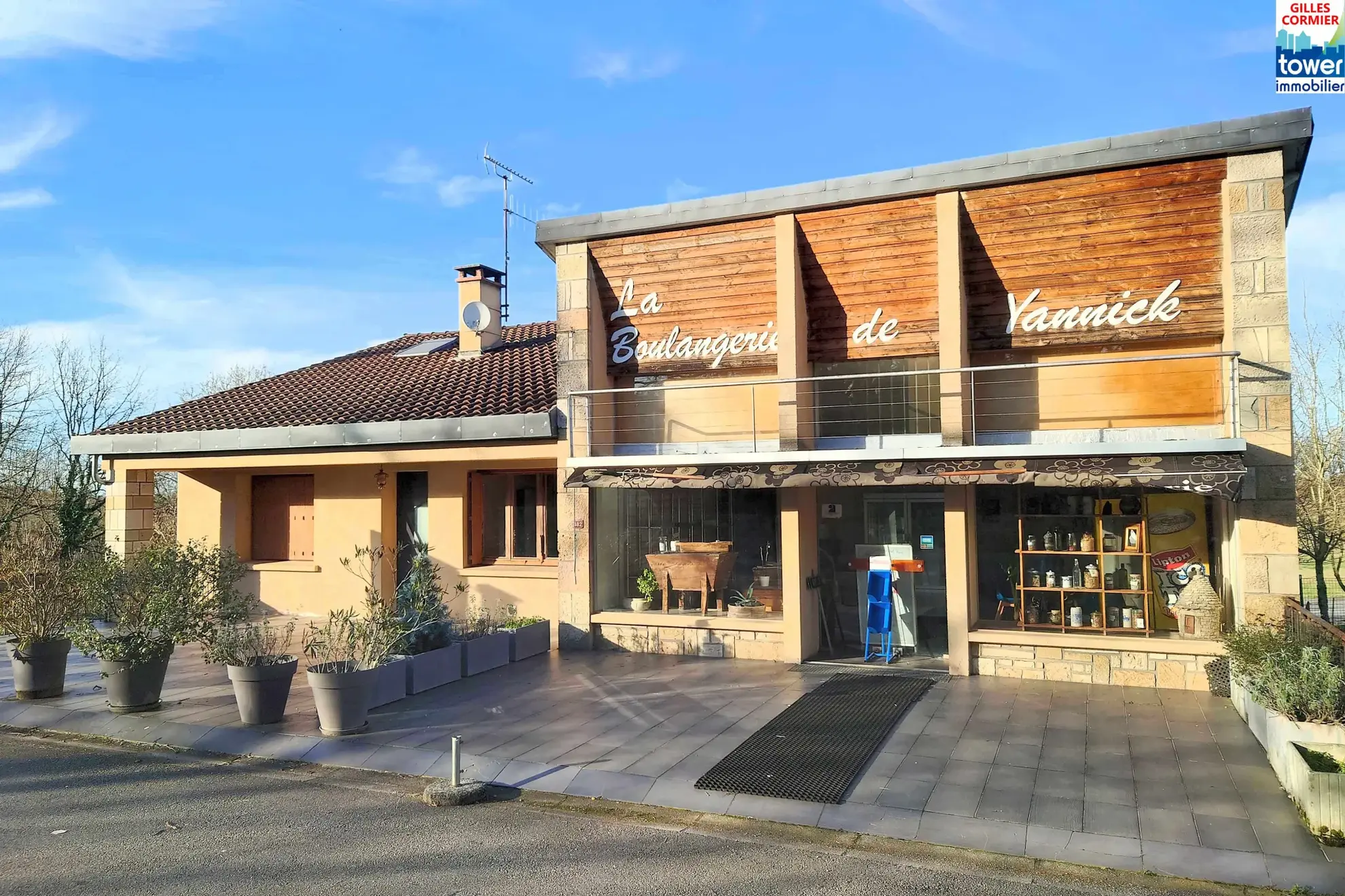 Maison de 270 m² avec appartement et local professionnel à Martiel