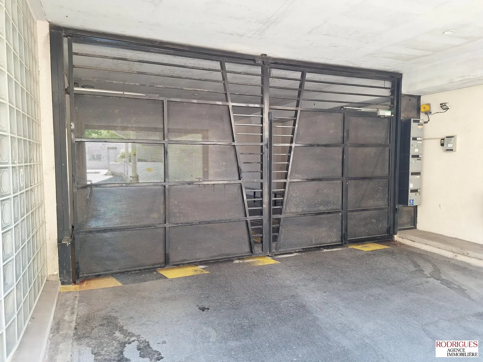 Place de parking sécurisée en sous-sol à Poitiers - Emplacement pratique