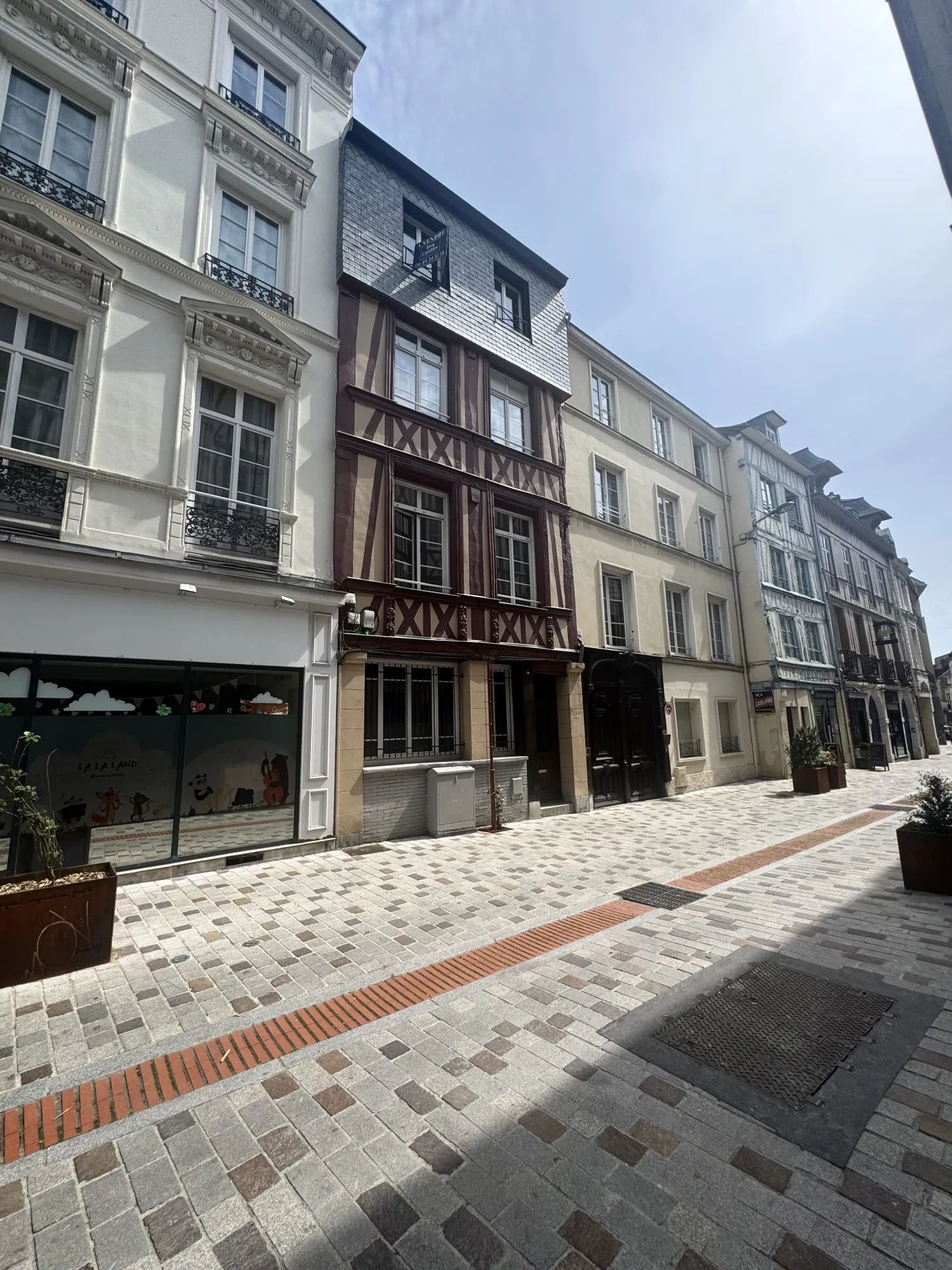 Studio rénové à vendre à Rouen dans le centre historique de Beauboisine