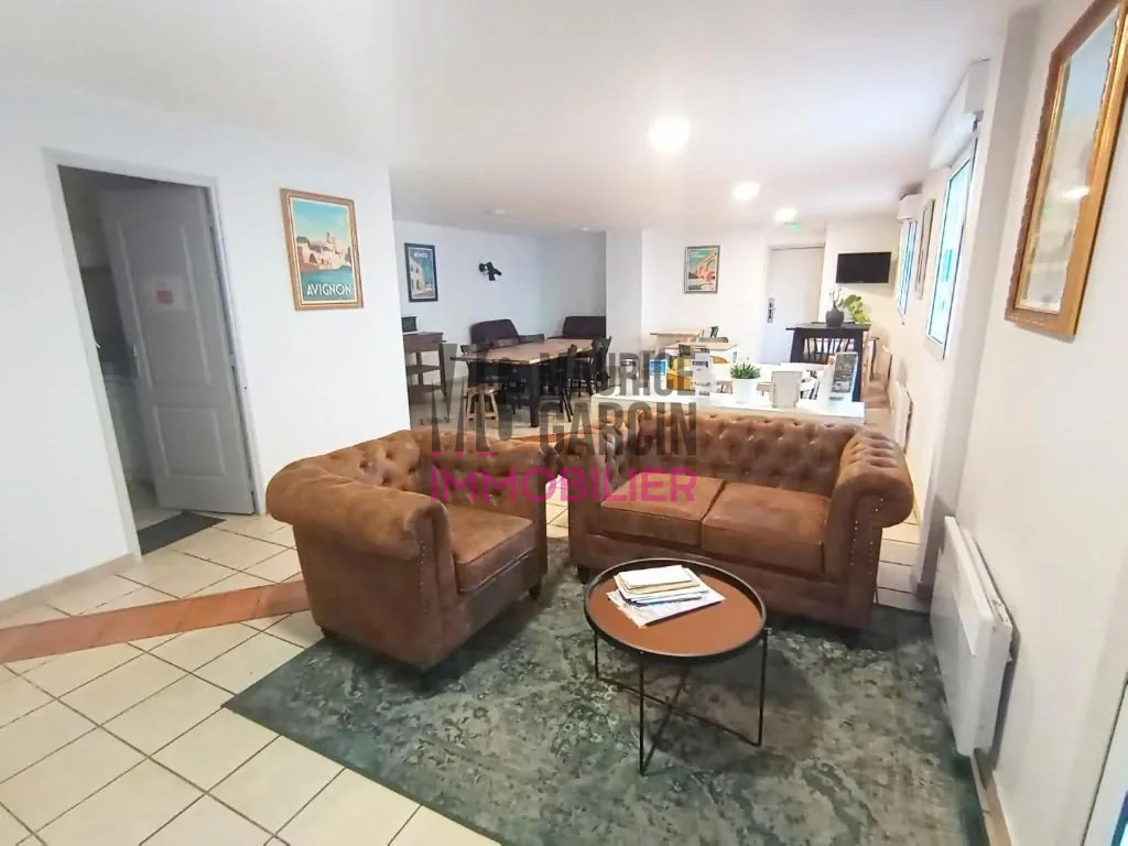 Investissez dans deux studios meublés en plein cœur d'Avignon avec parking privé