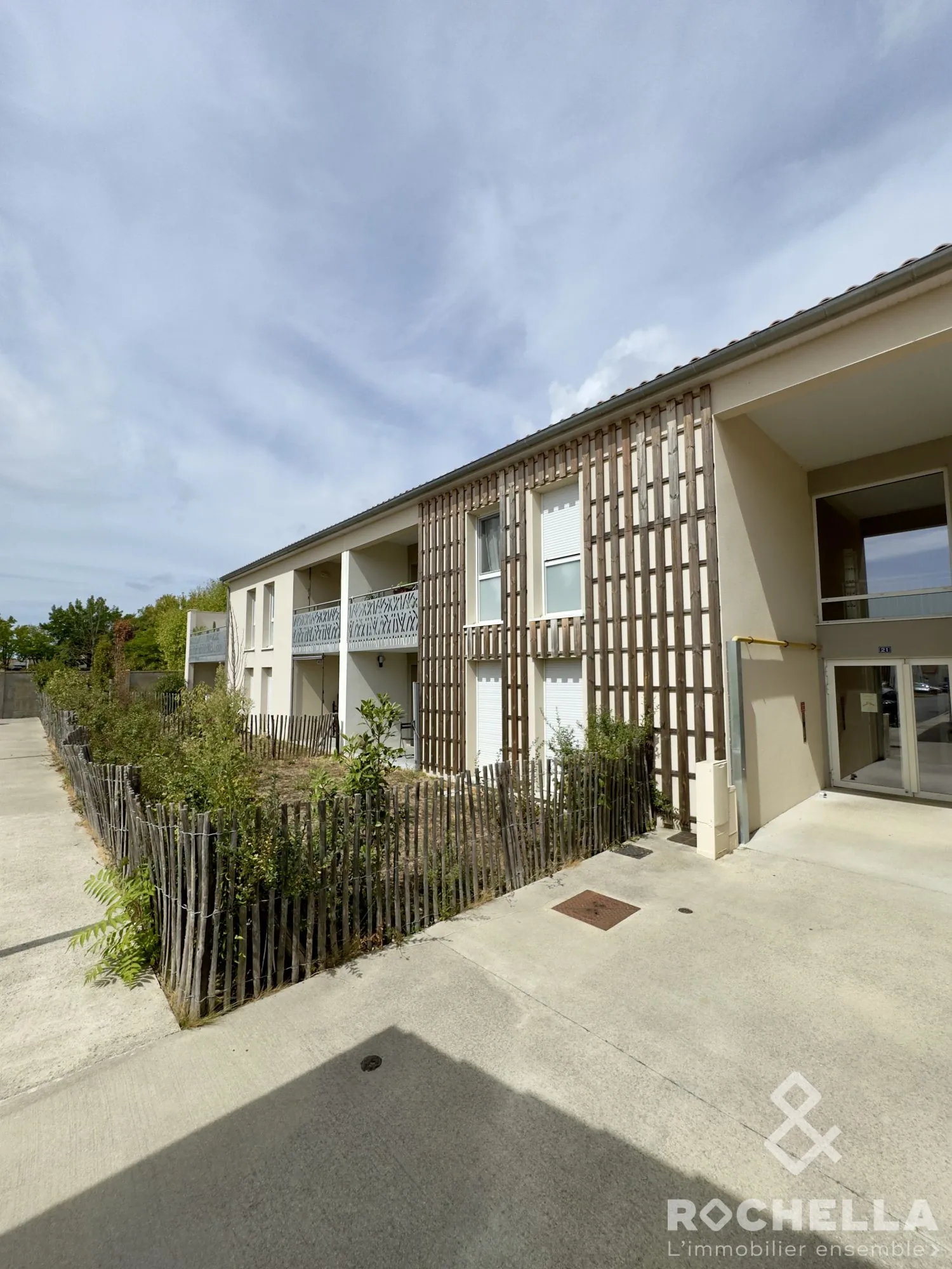 Appartement 3 pièces récent avec loggia et parking à Rochefort