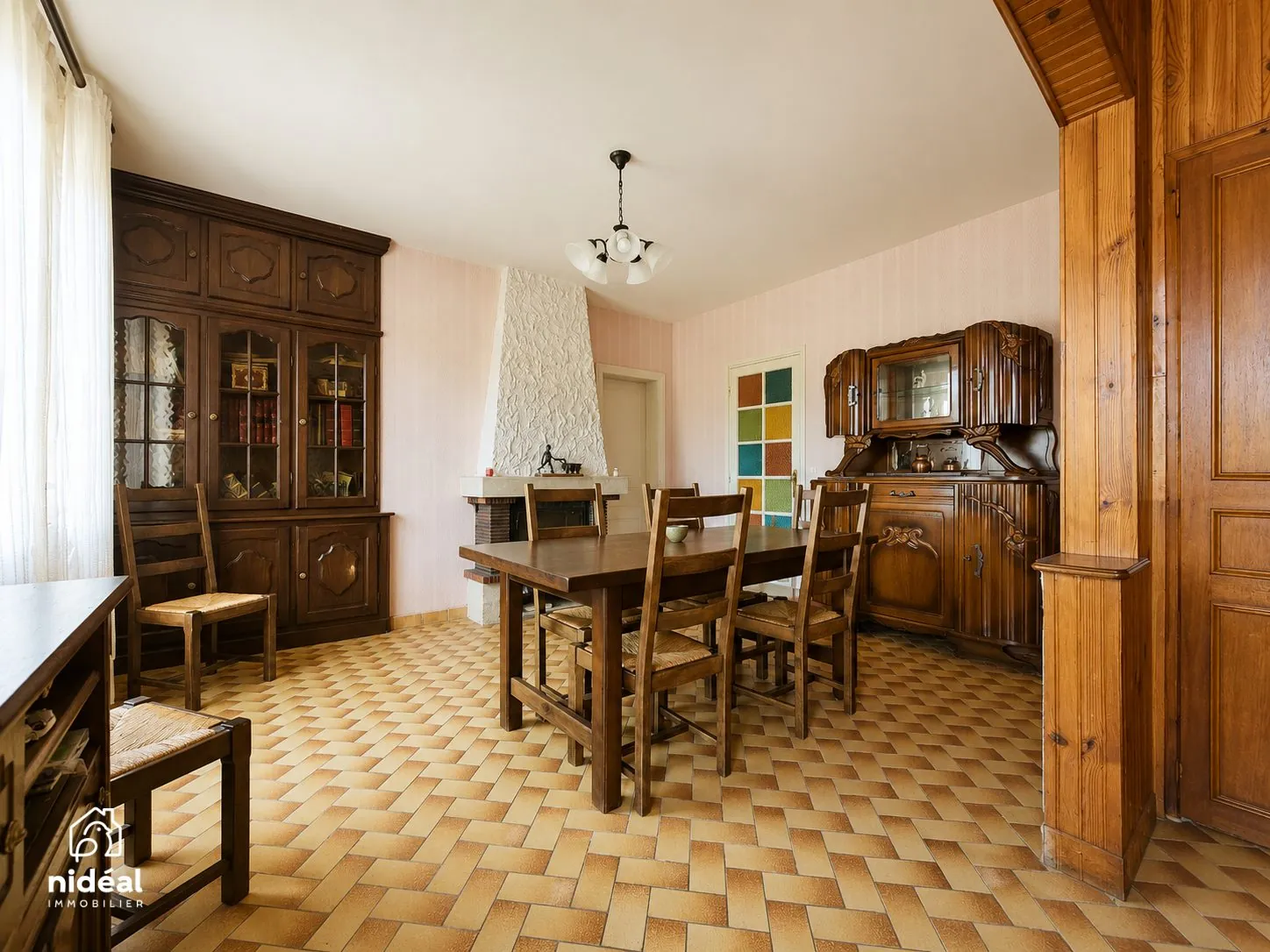 Maison à rénover avec 4 chambres et dépendances à Noyon 