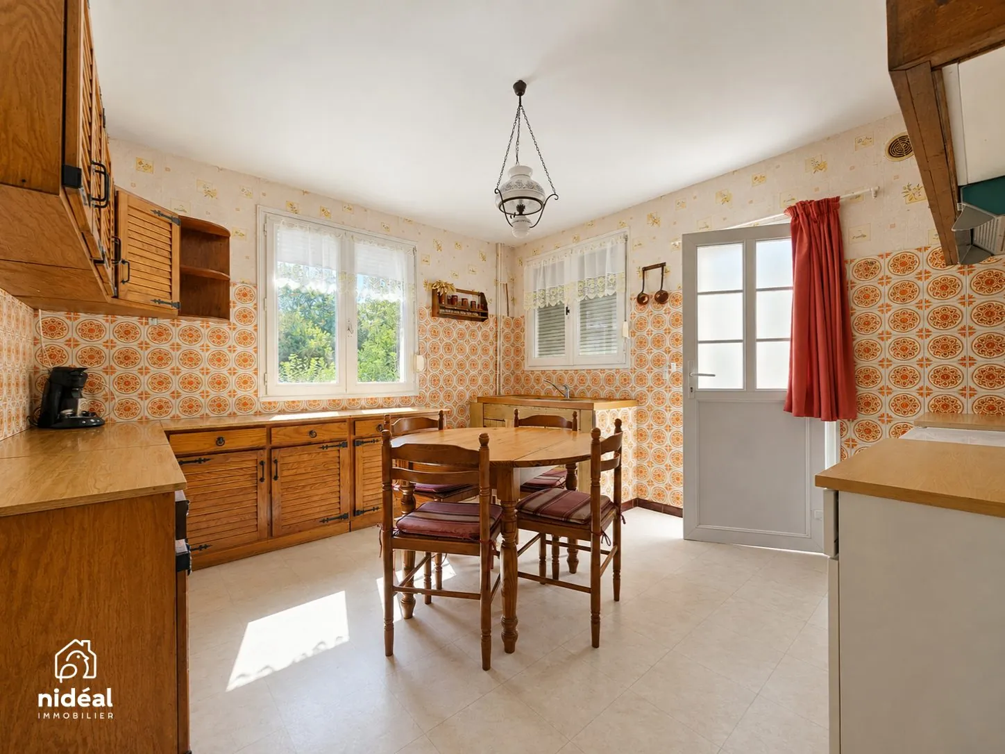 Maison à rénover avec 4 chambres et dépendances à Noyon 